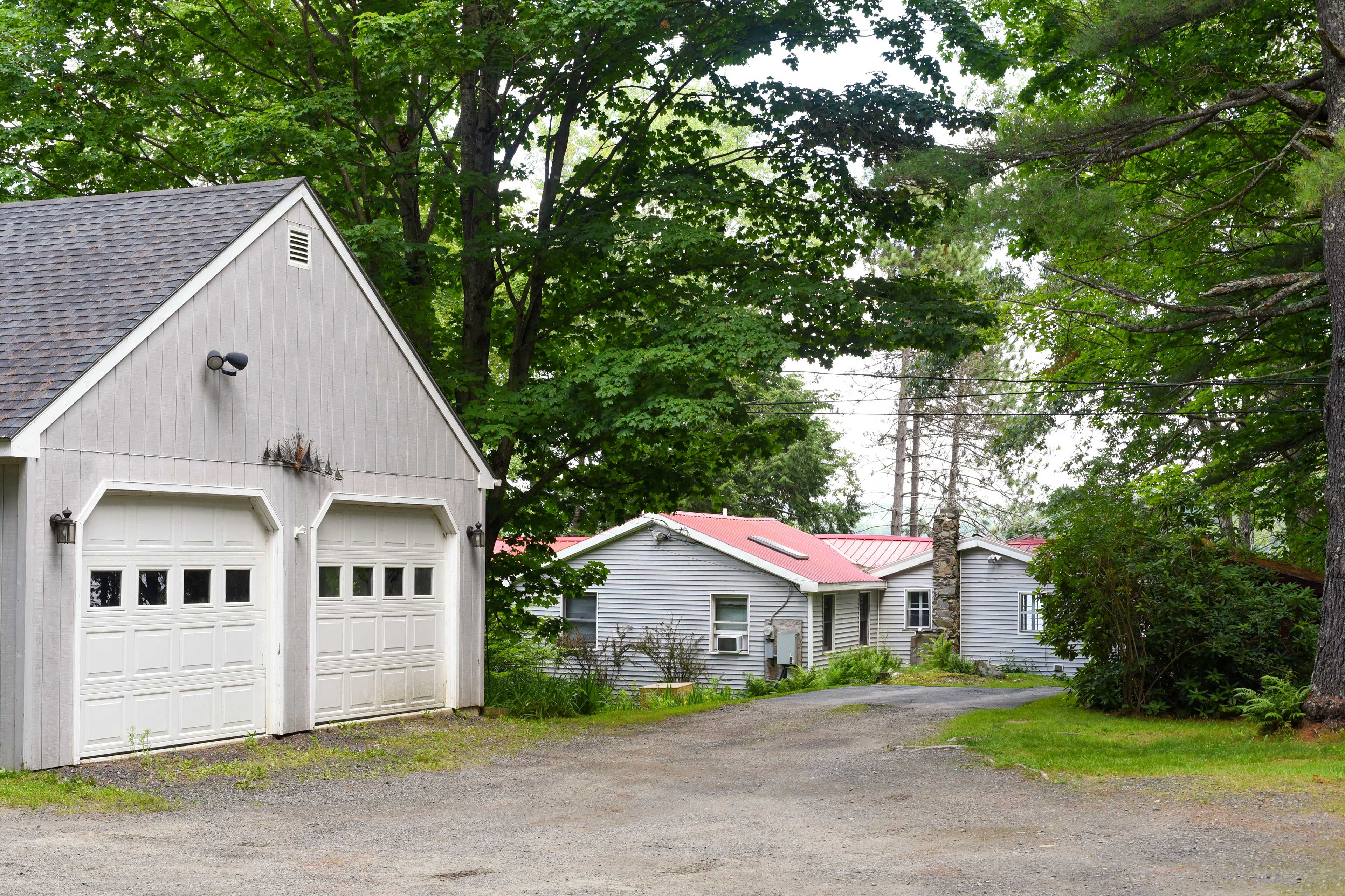 Parking | Driveway (3 Vehicles)