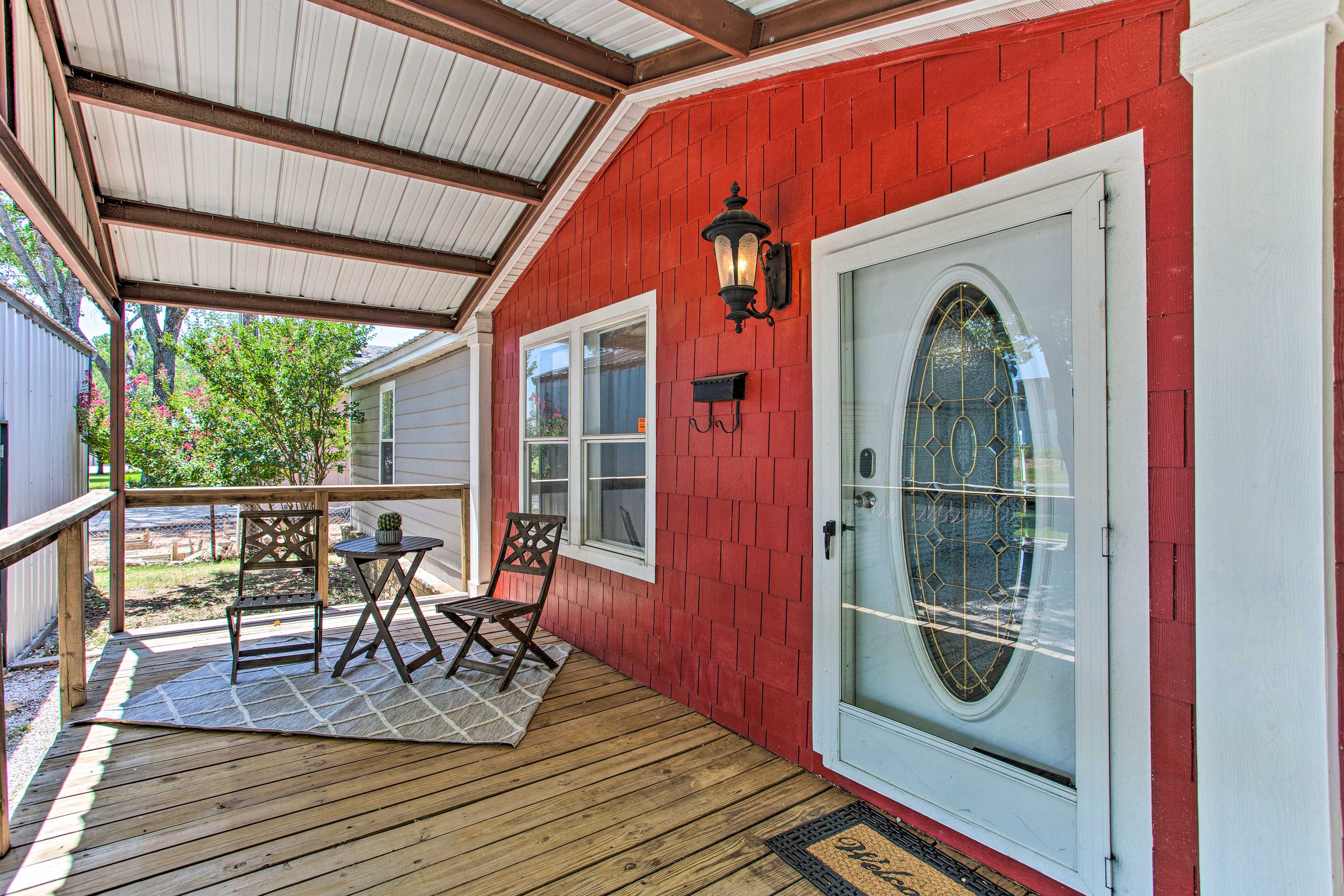 Porch | Entry