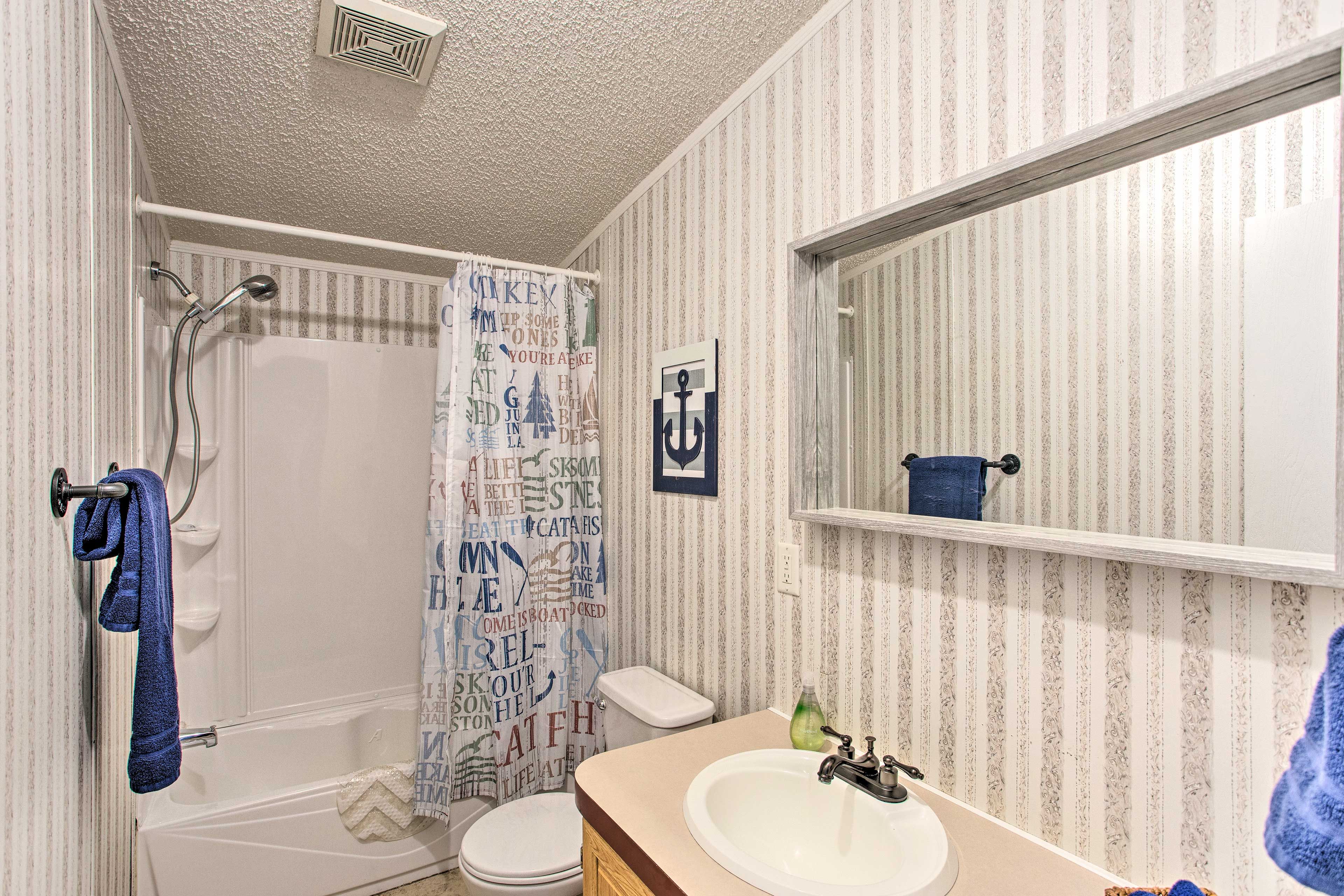 Full Bathroom | Complimentary Toiletries