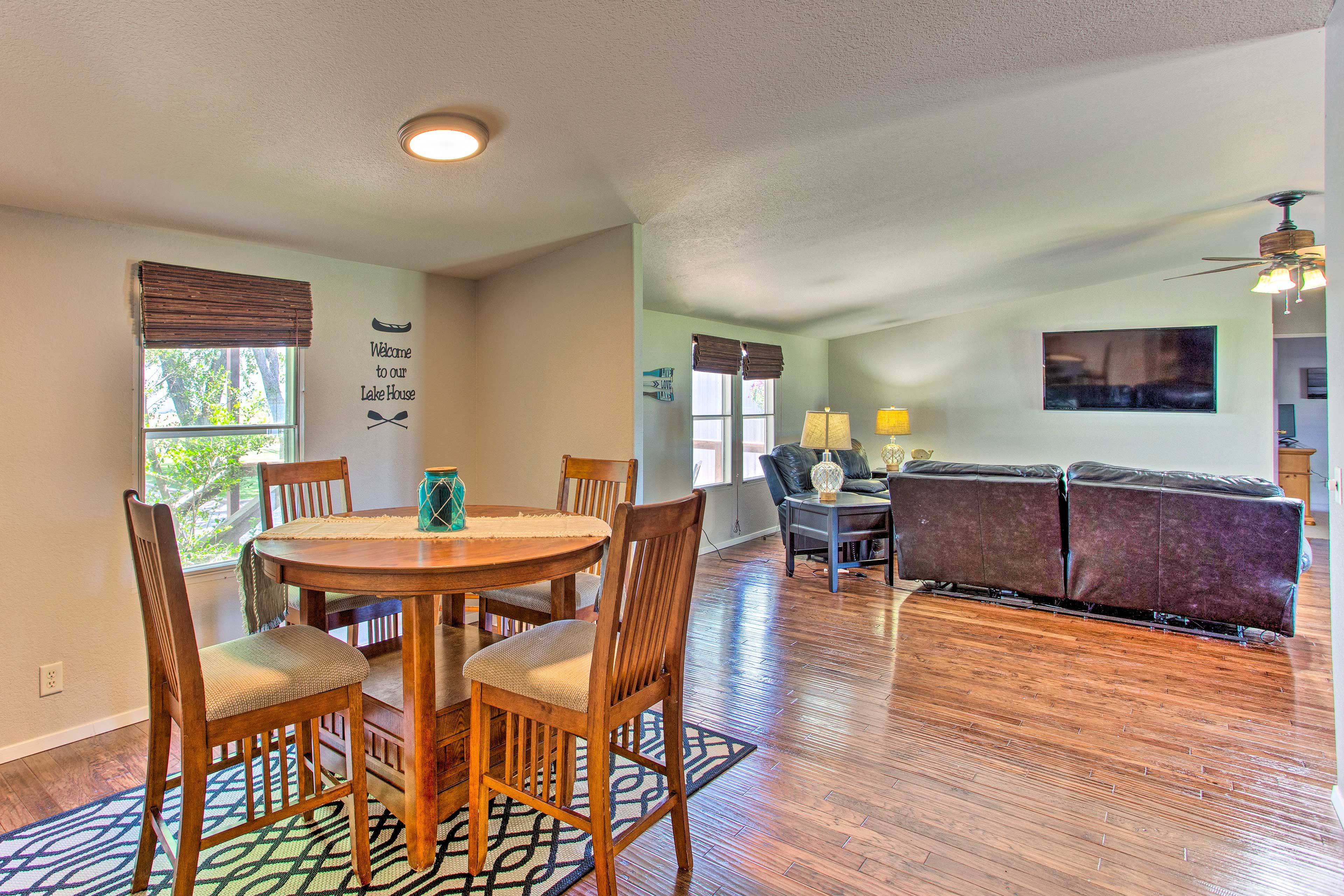 Dining Table | Dishware & Flatware Provided