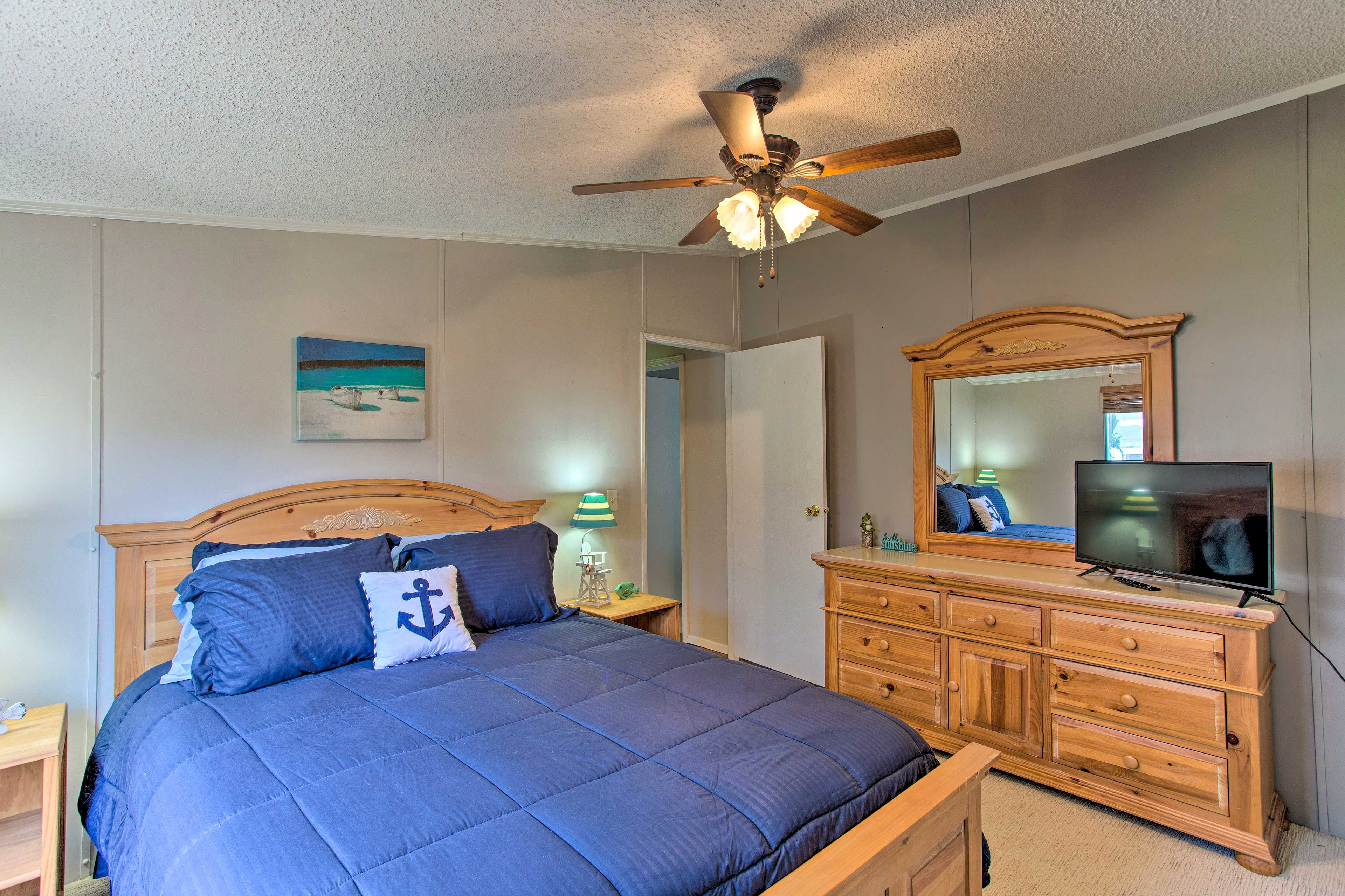 Bedroom 2 | Queen Bed
