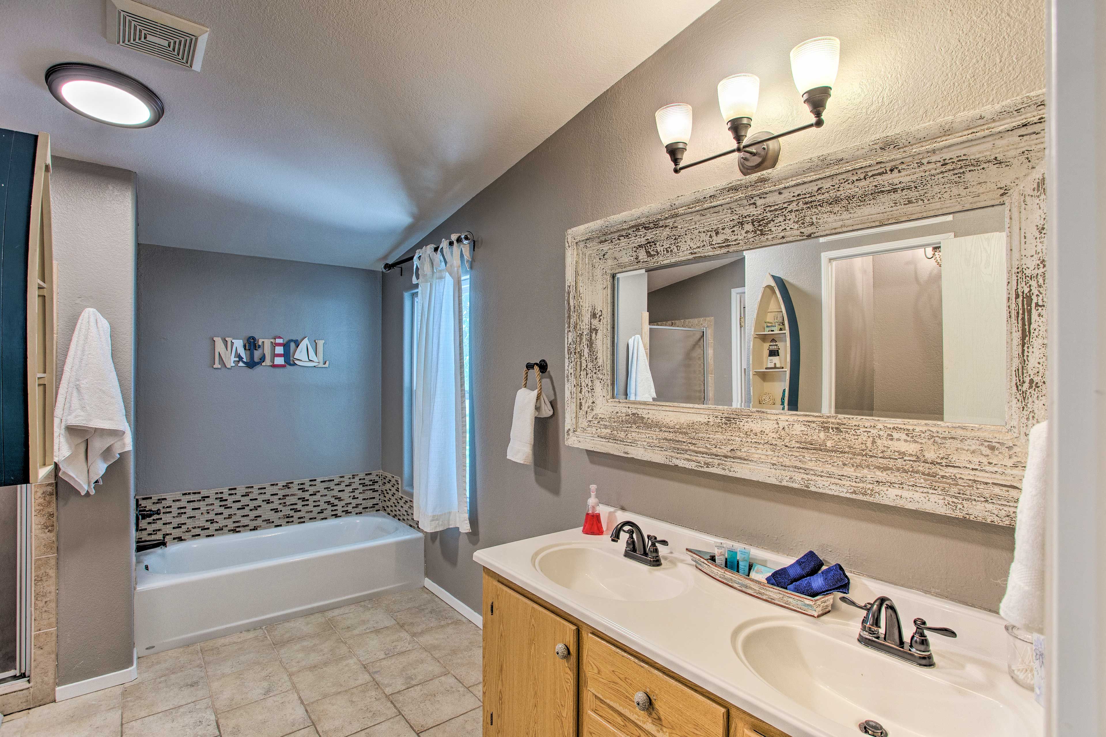 En-Suite Bathroom | Towels Provided