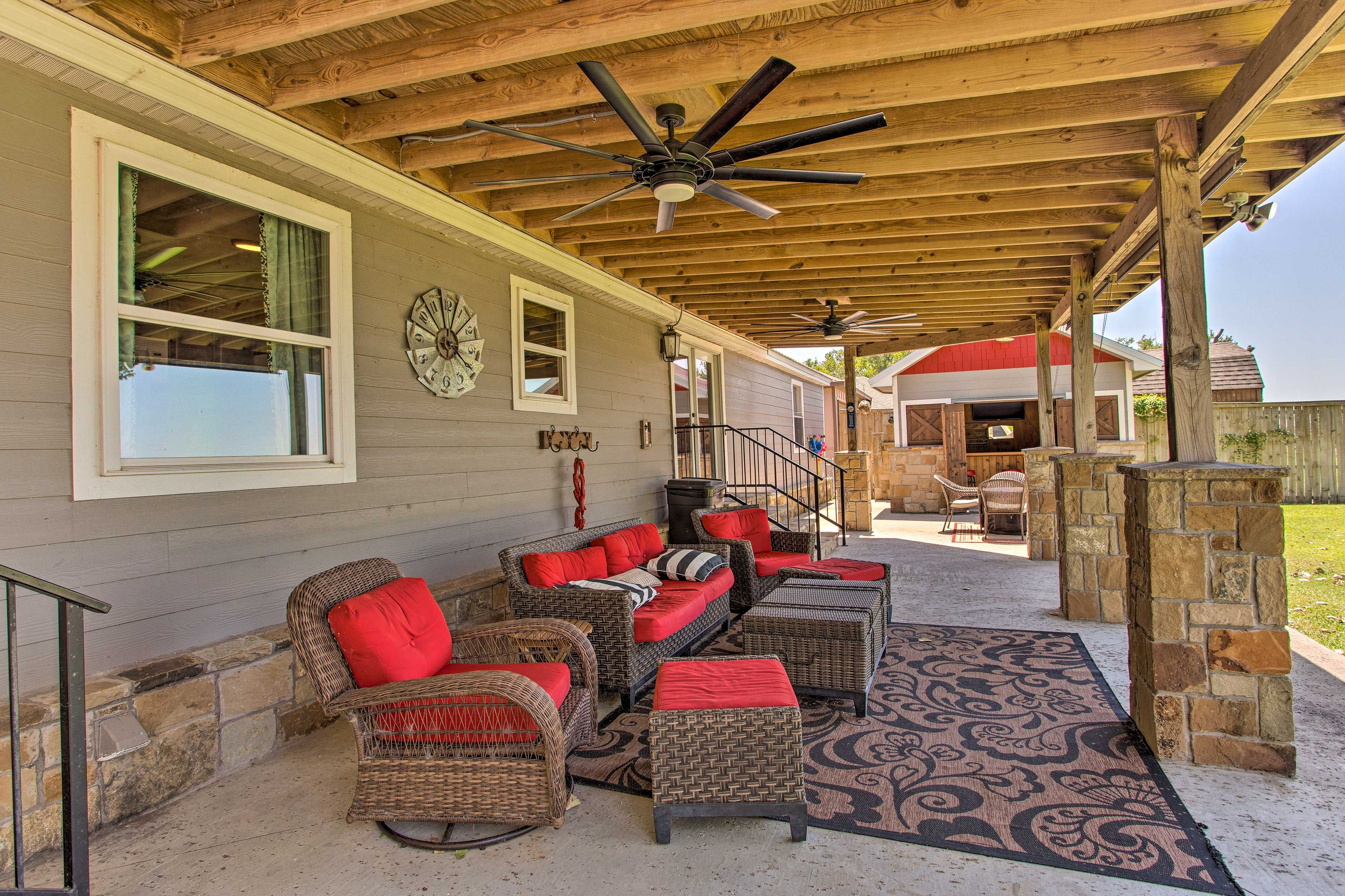 Covered Patio | Fire Pit