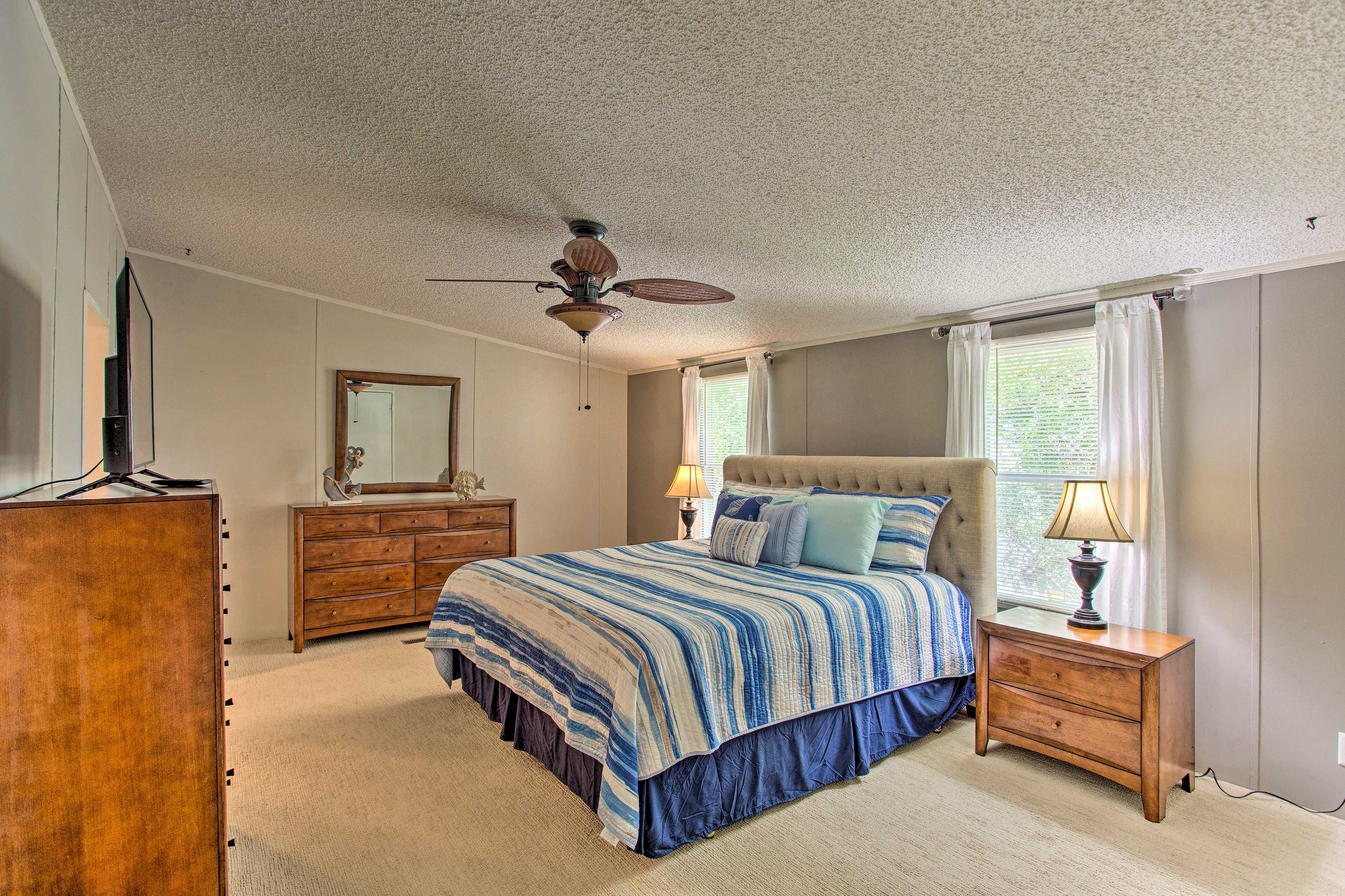 Bedroom 1 | King Bed | Linens Provided
