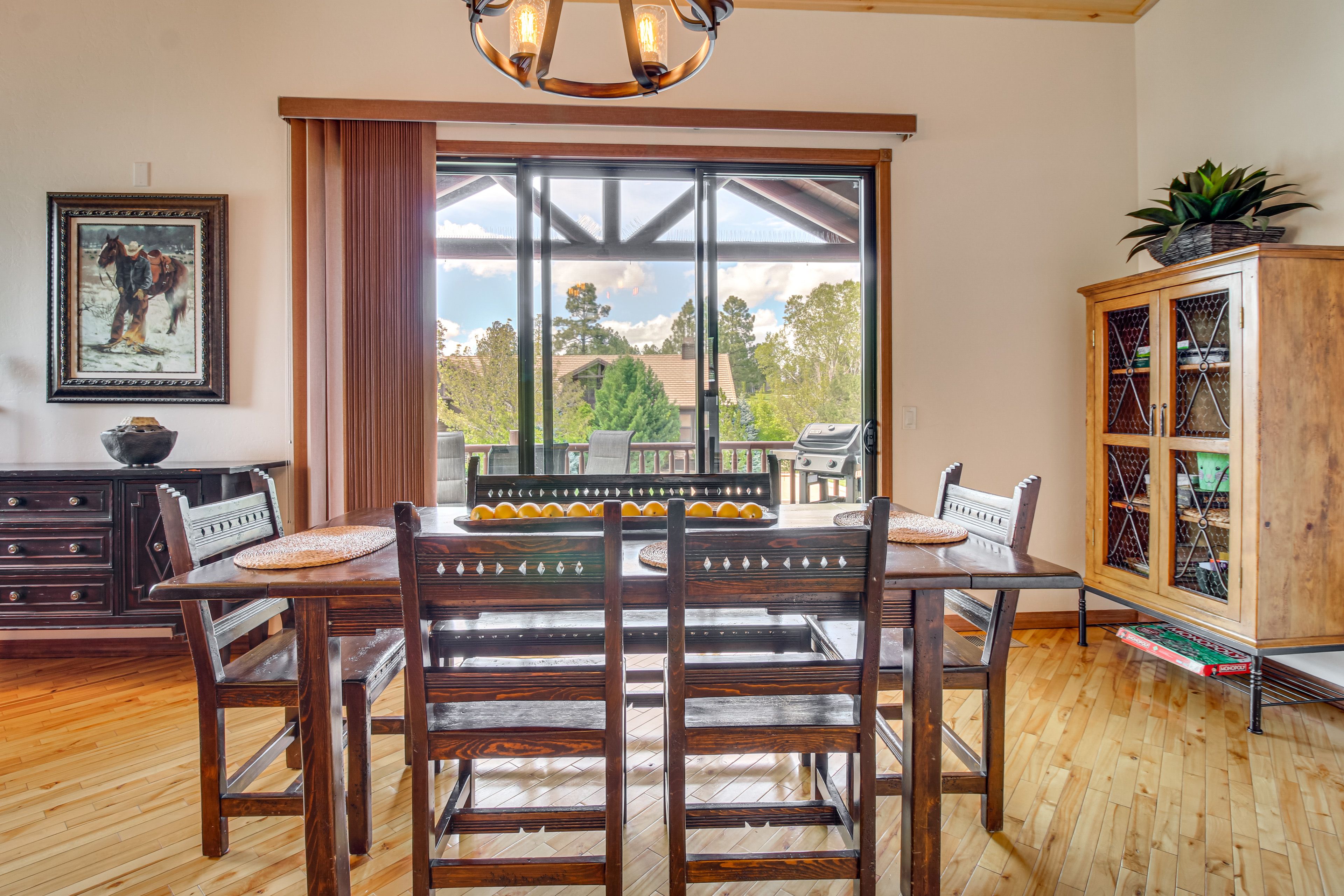 Dining Area | Dishware & Flatware Provided