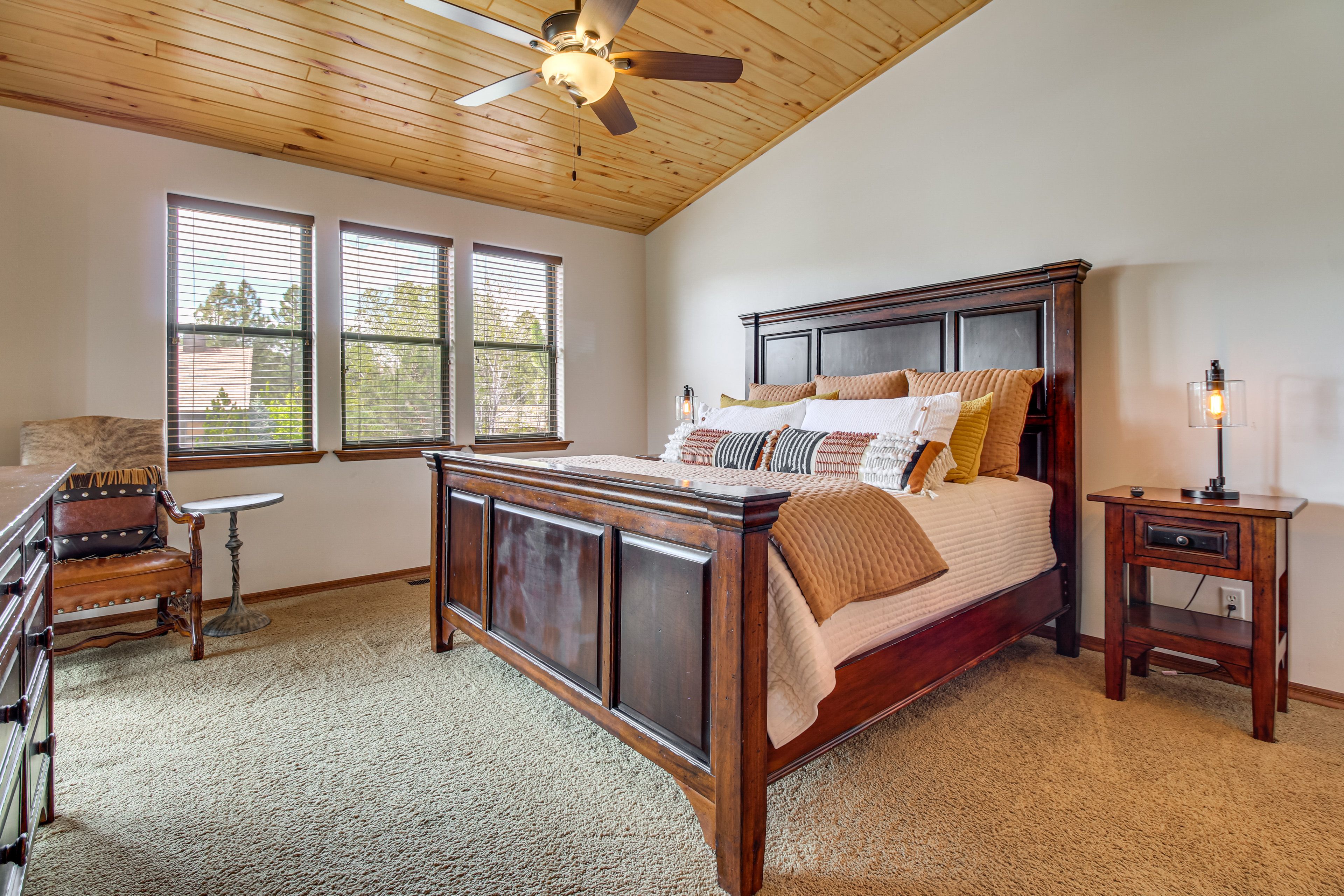 Bedroom 1 | King Bed