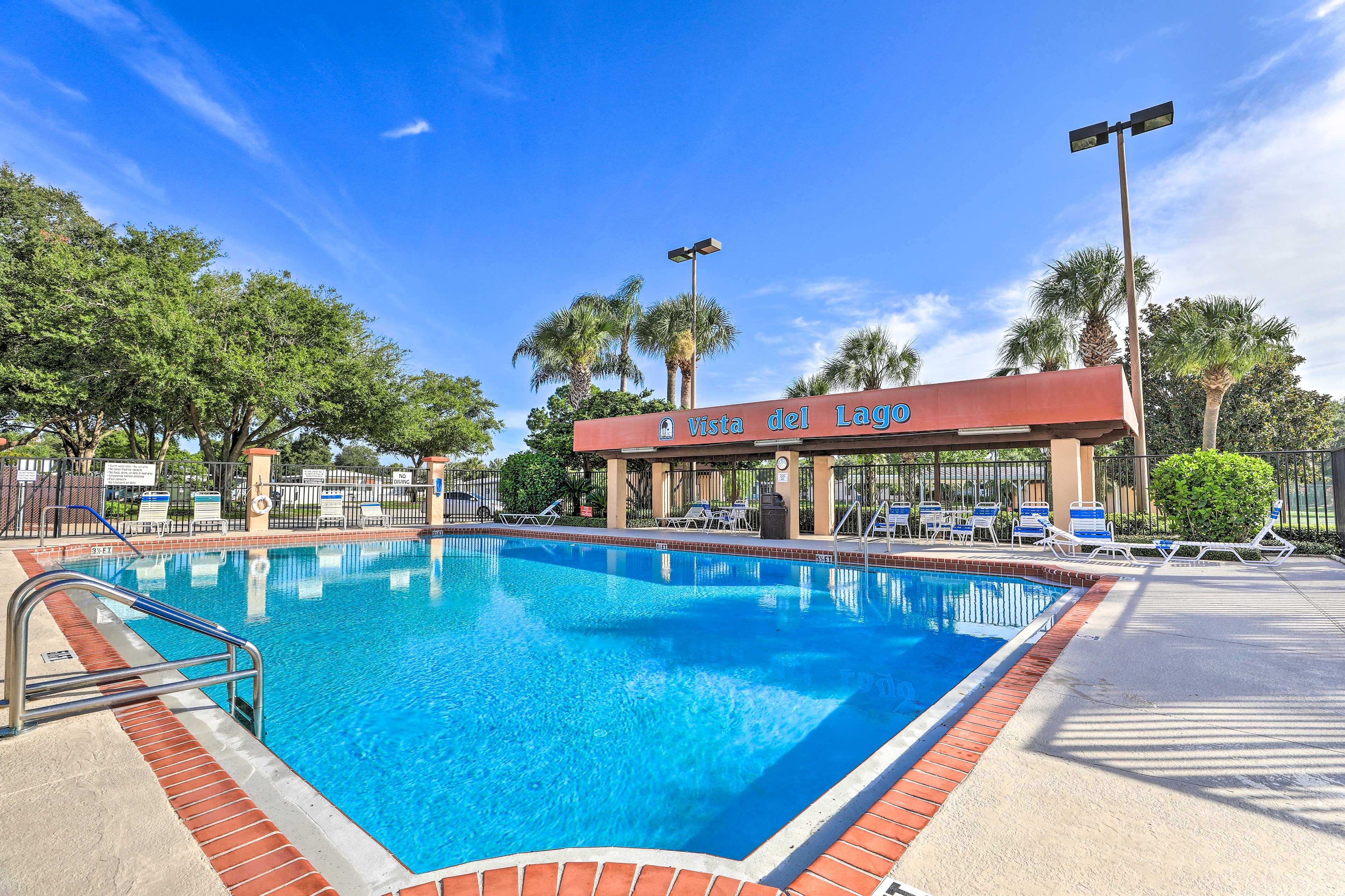 Vista del Lago | Community Amenities | Outdoor Pool