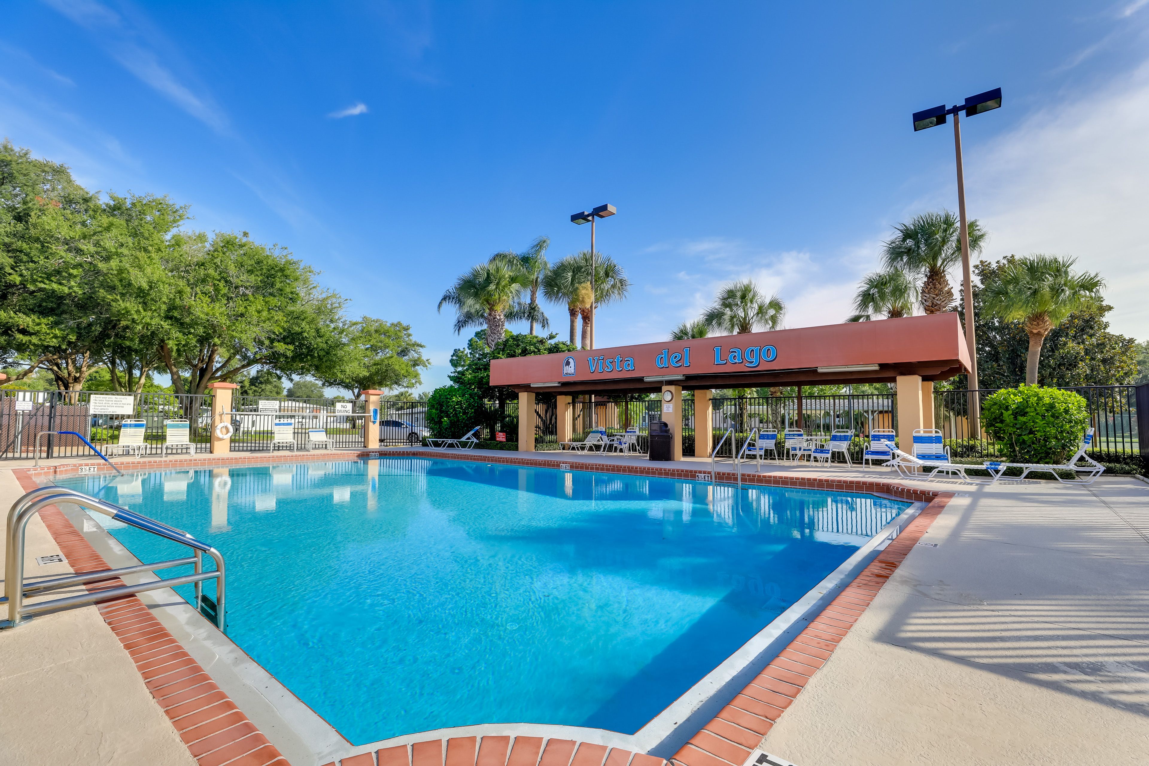 Vista del Lago | Community Amenities | Outdoor Pool