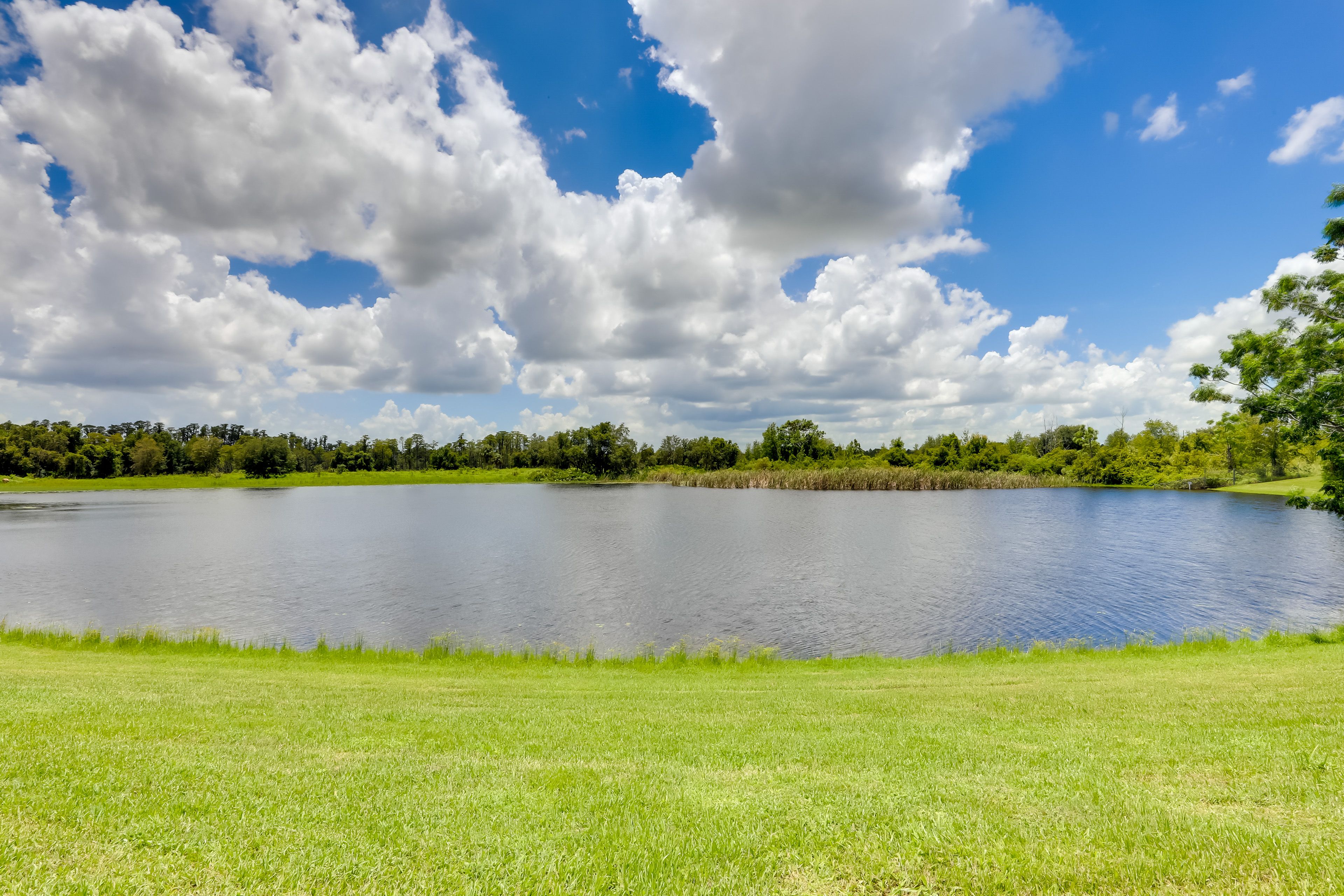 Vista del Lago | Community Amenities | Lake