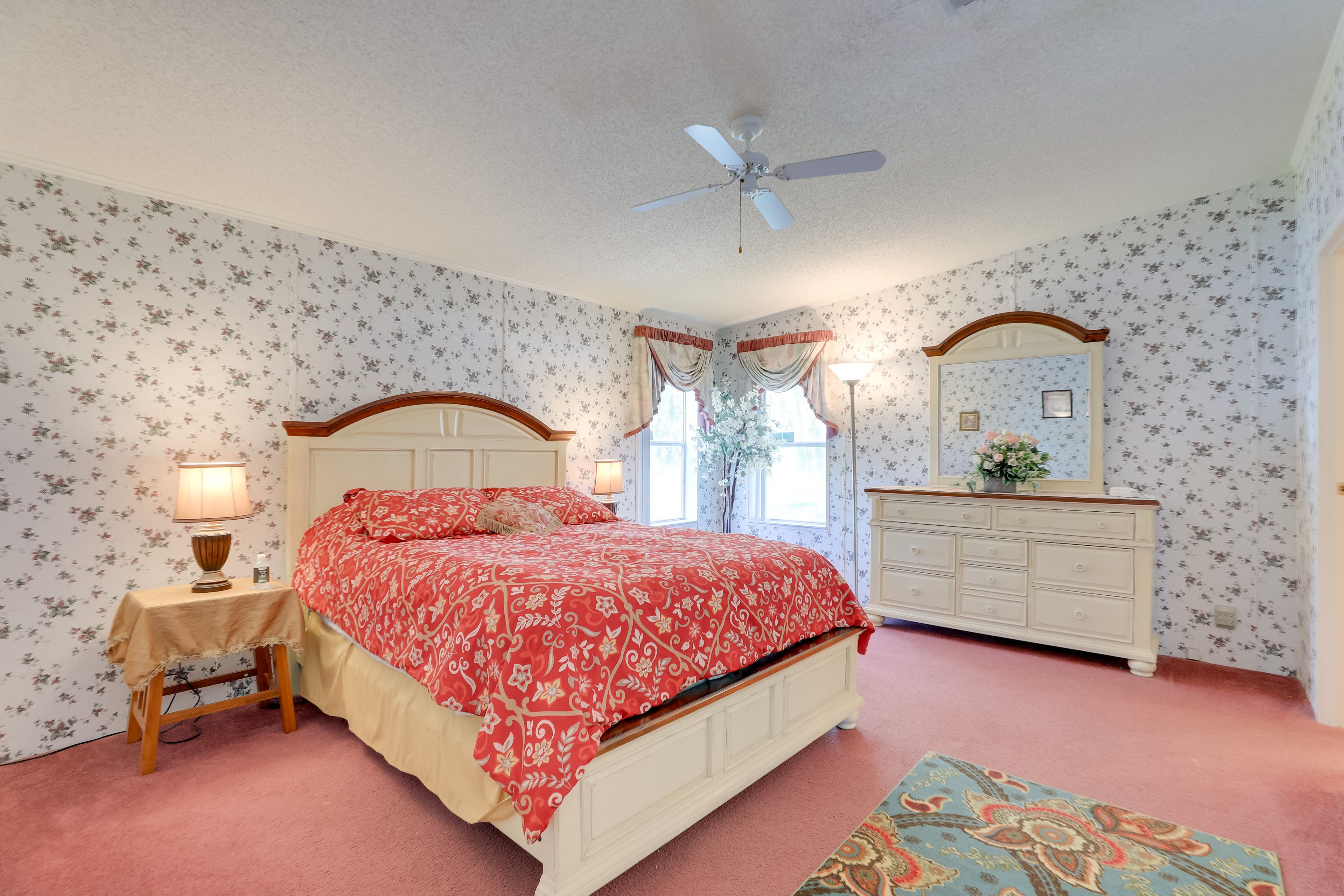 Bedroom 1 | Queen Bed