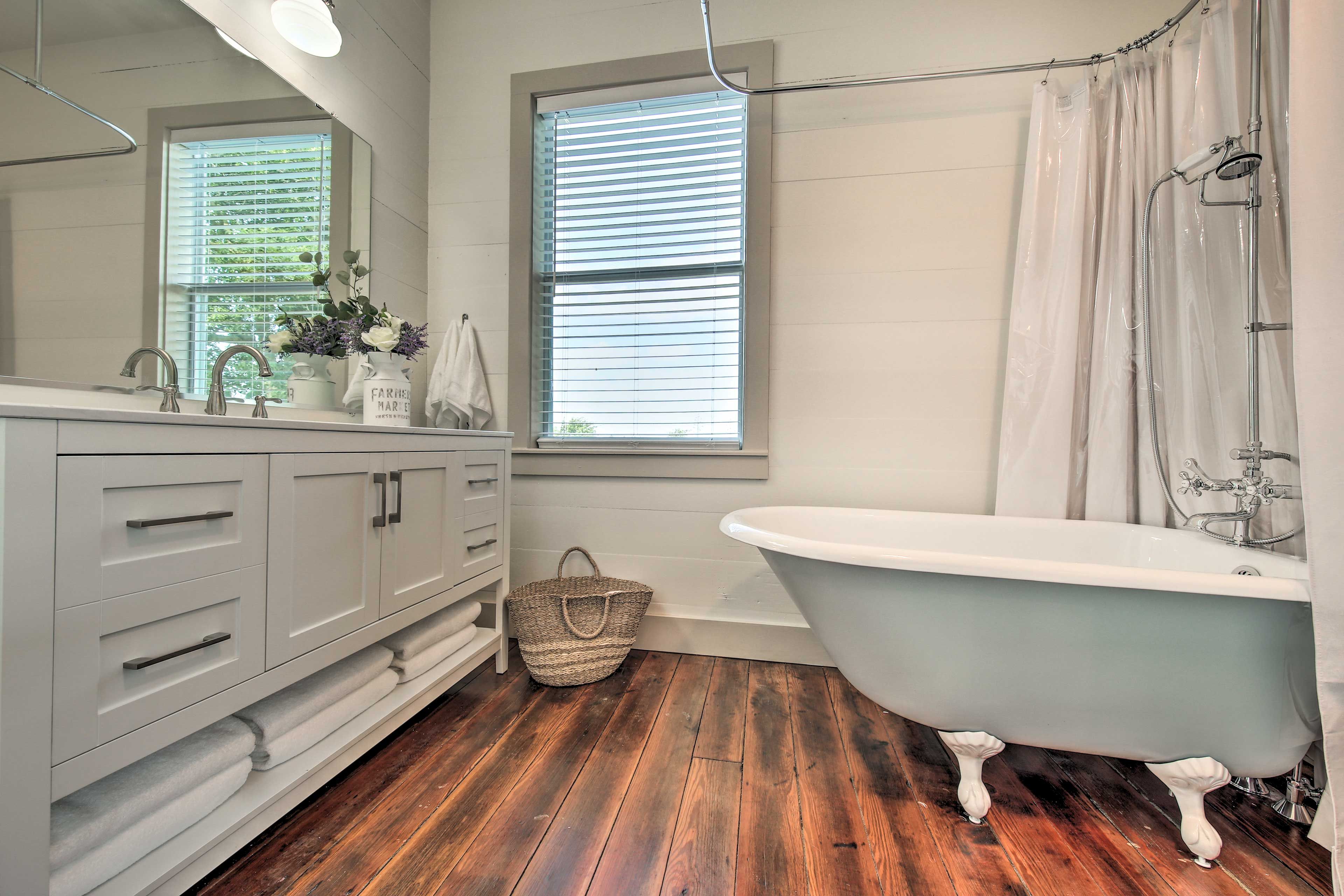Full Bathroom | Linens & Towels