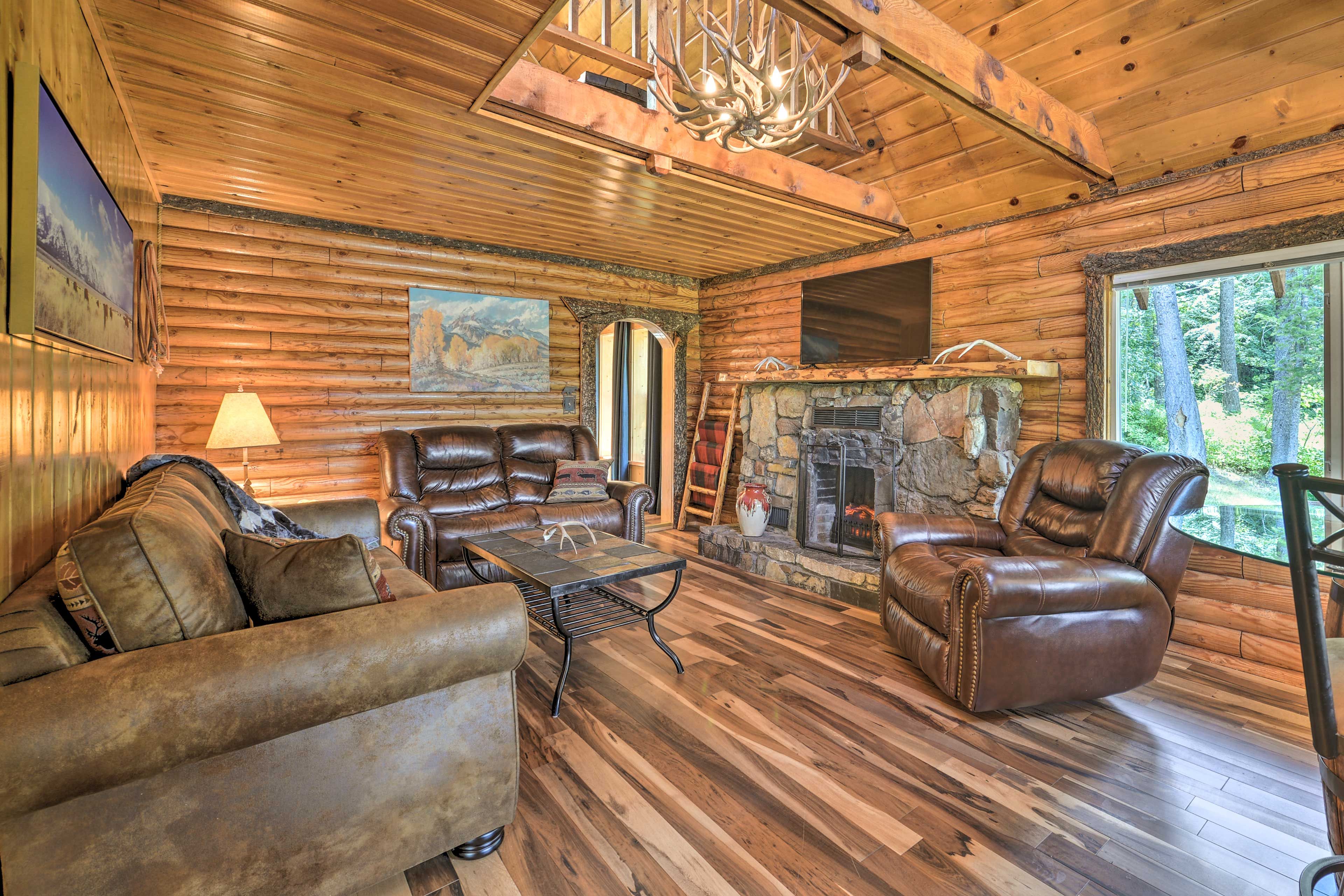 Living Room | Fireplace