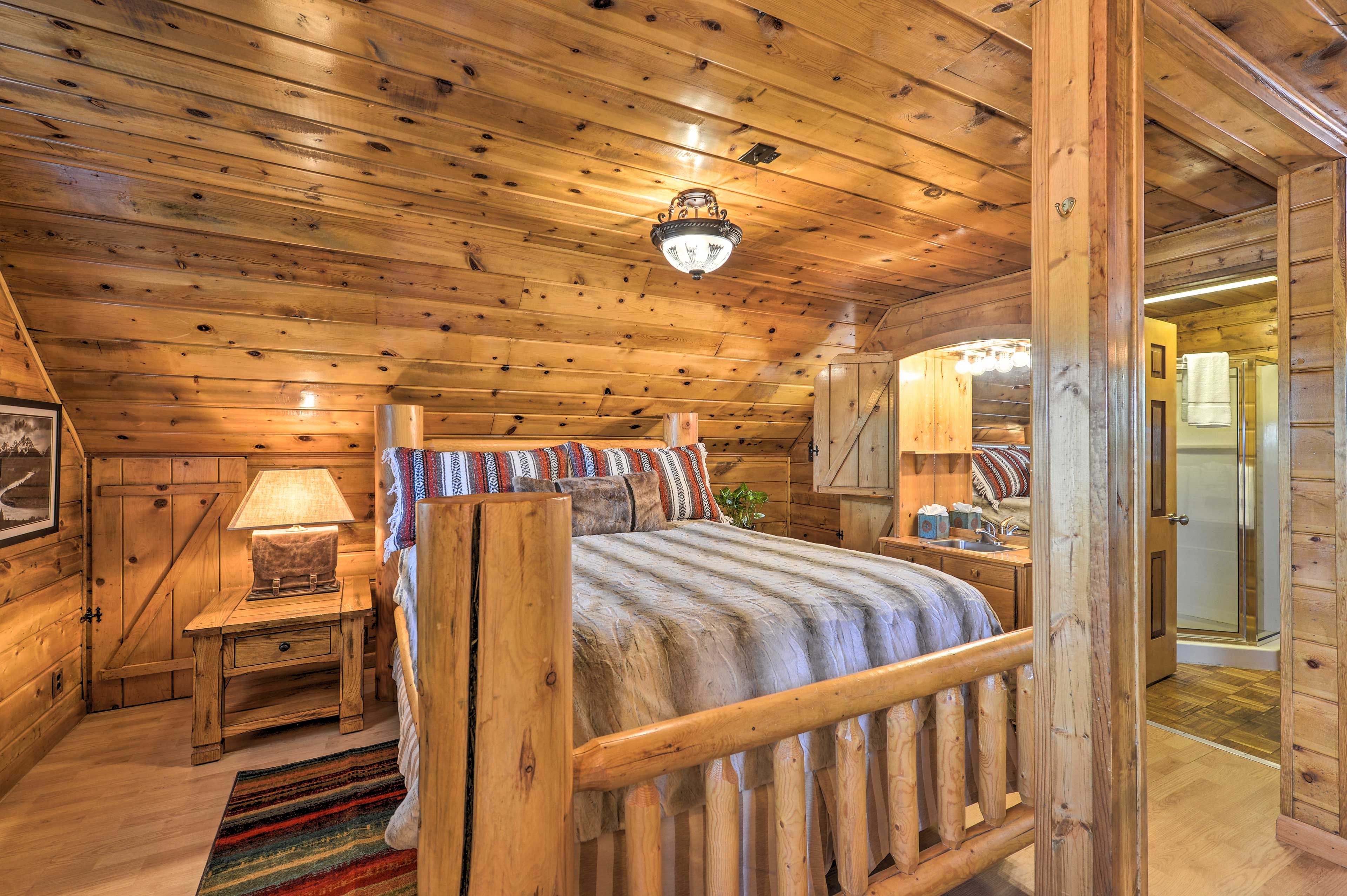 Loft Bedroom | Queen Bed | Linens Provided