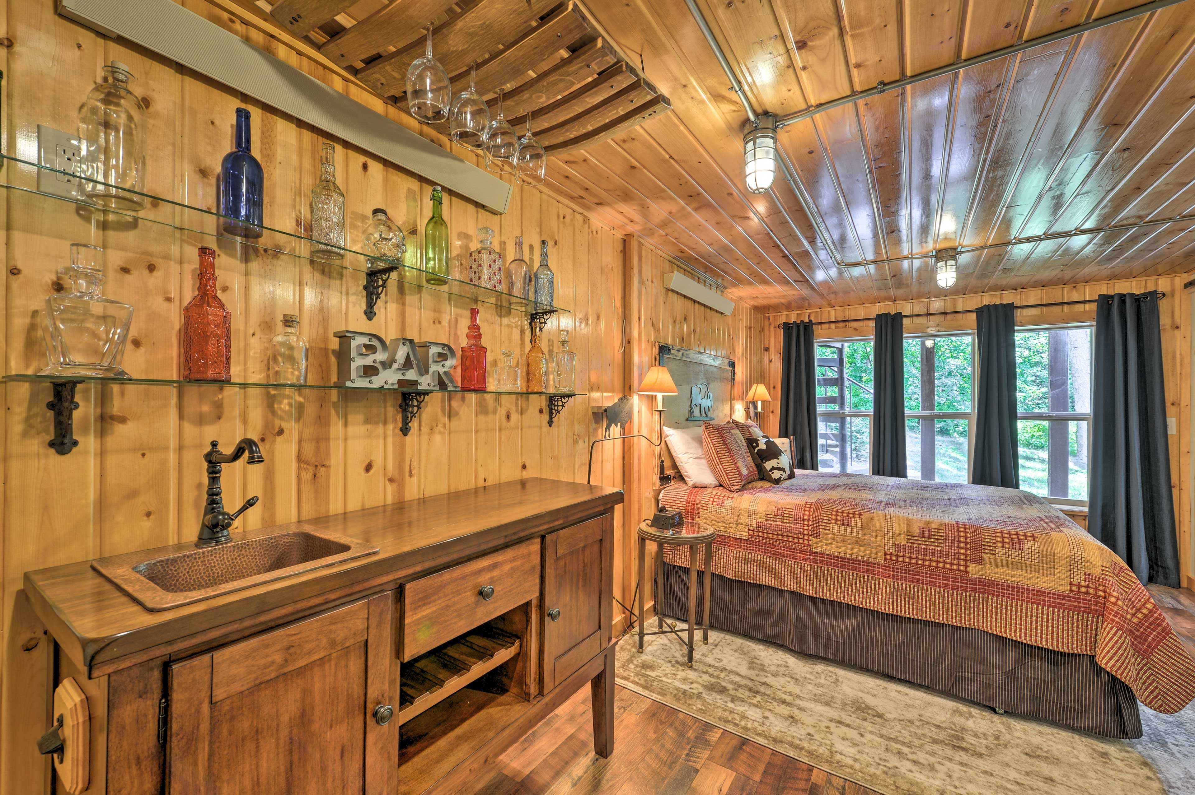 Bedroom 1 | Wet Bar