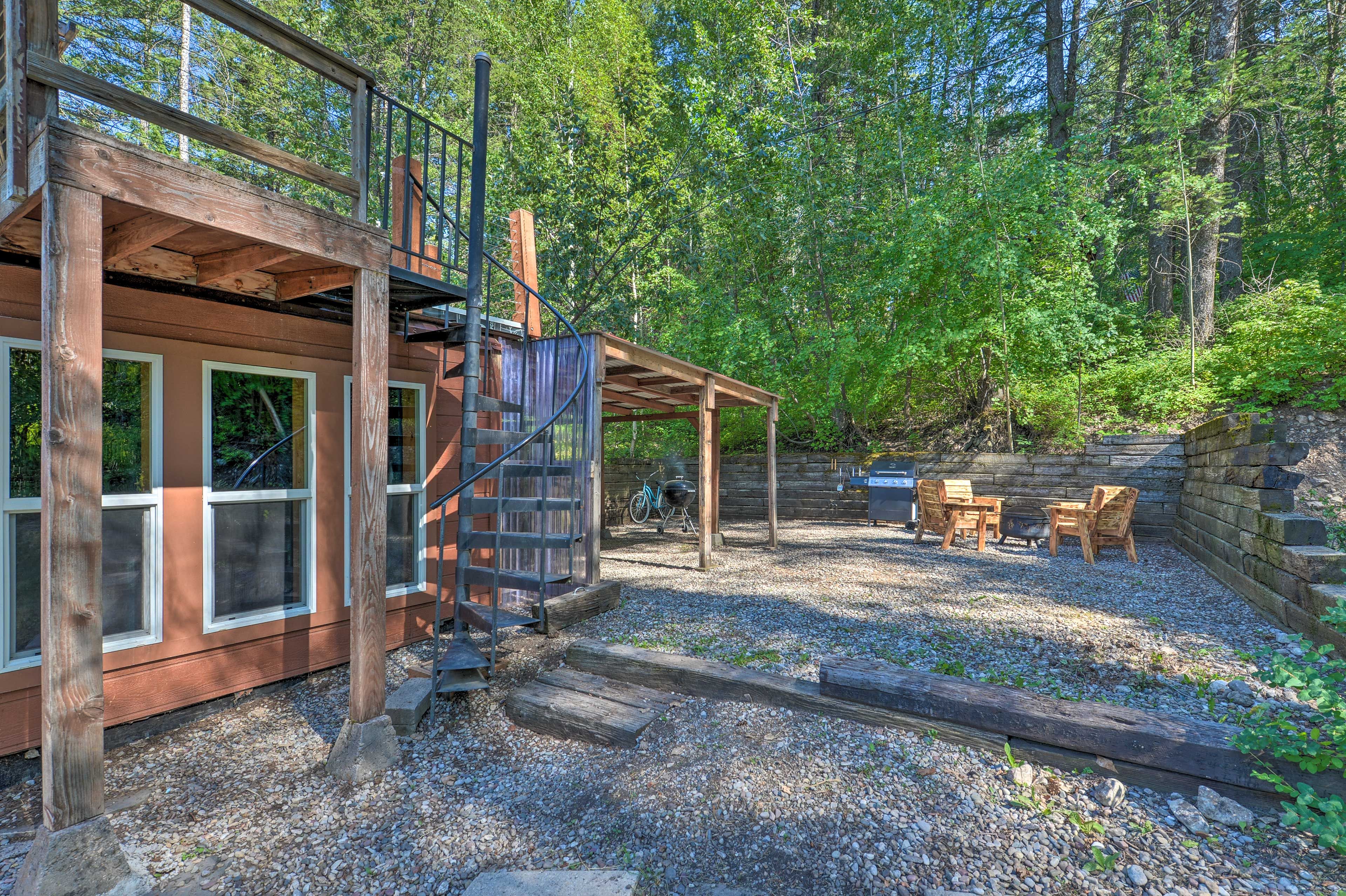 Exterior | Fire Pit | Gas Grill | Cornhole