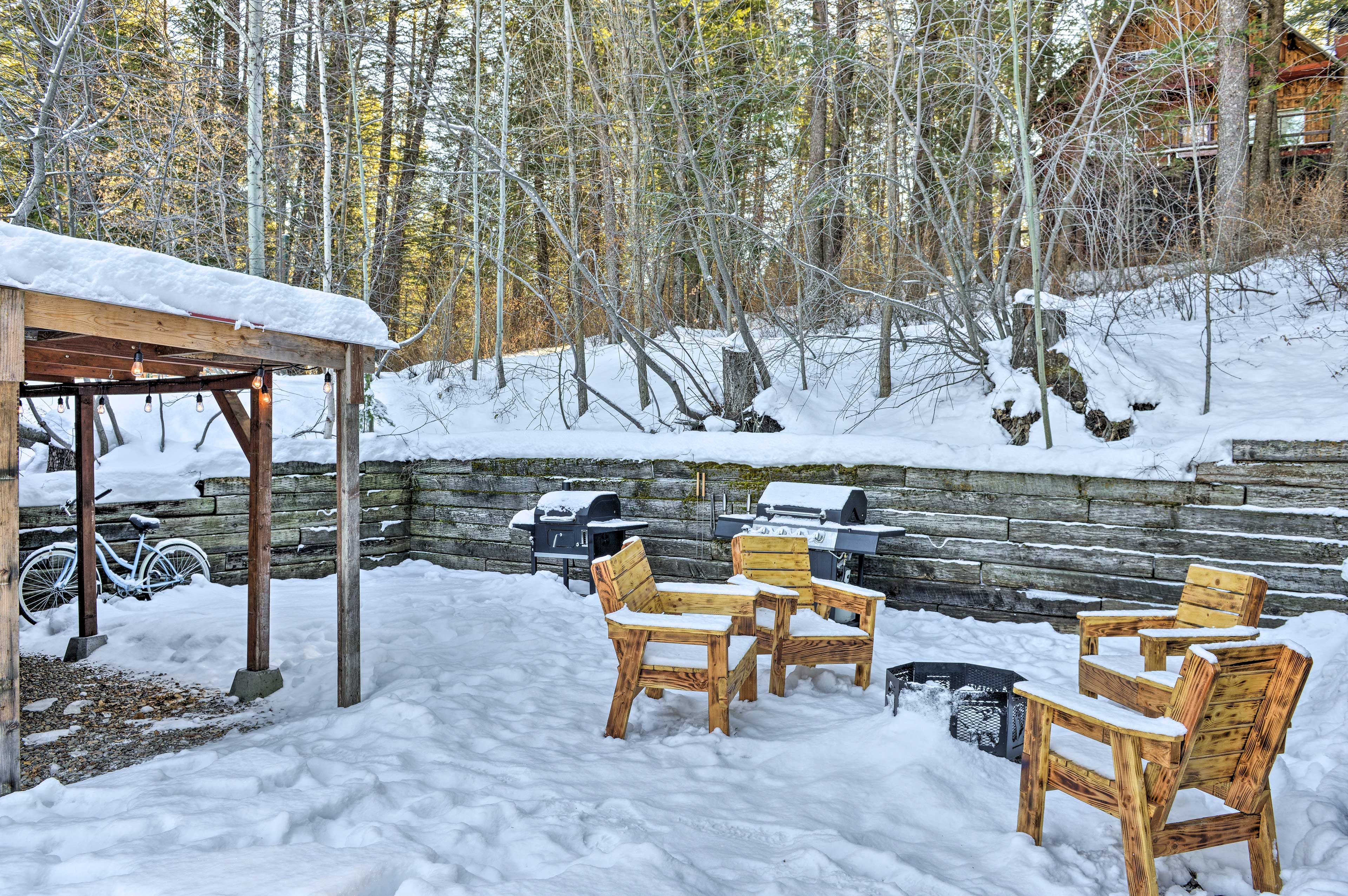 Patio | Fire Pit | Grills | Cornhole