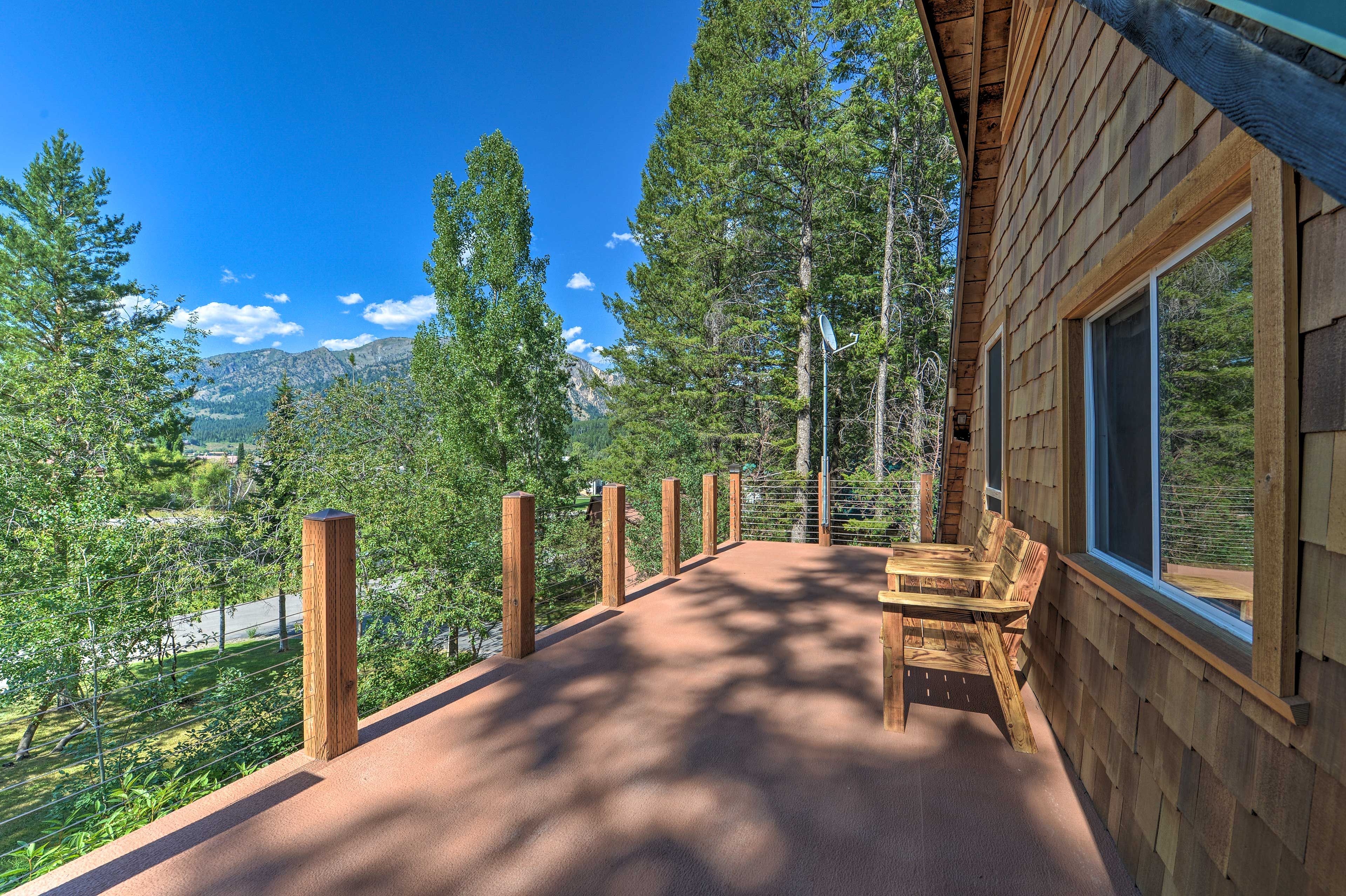 Furnished Deck | Mountain View