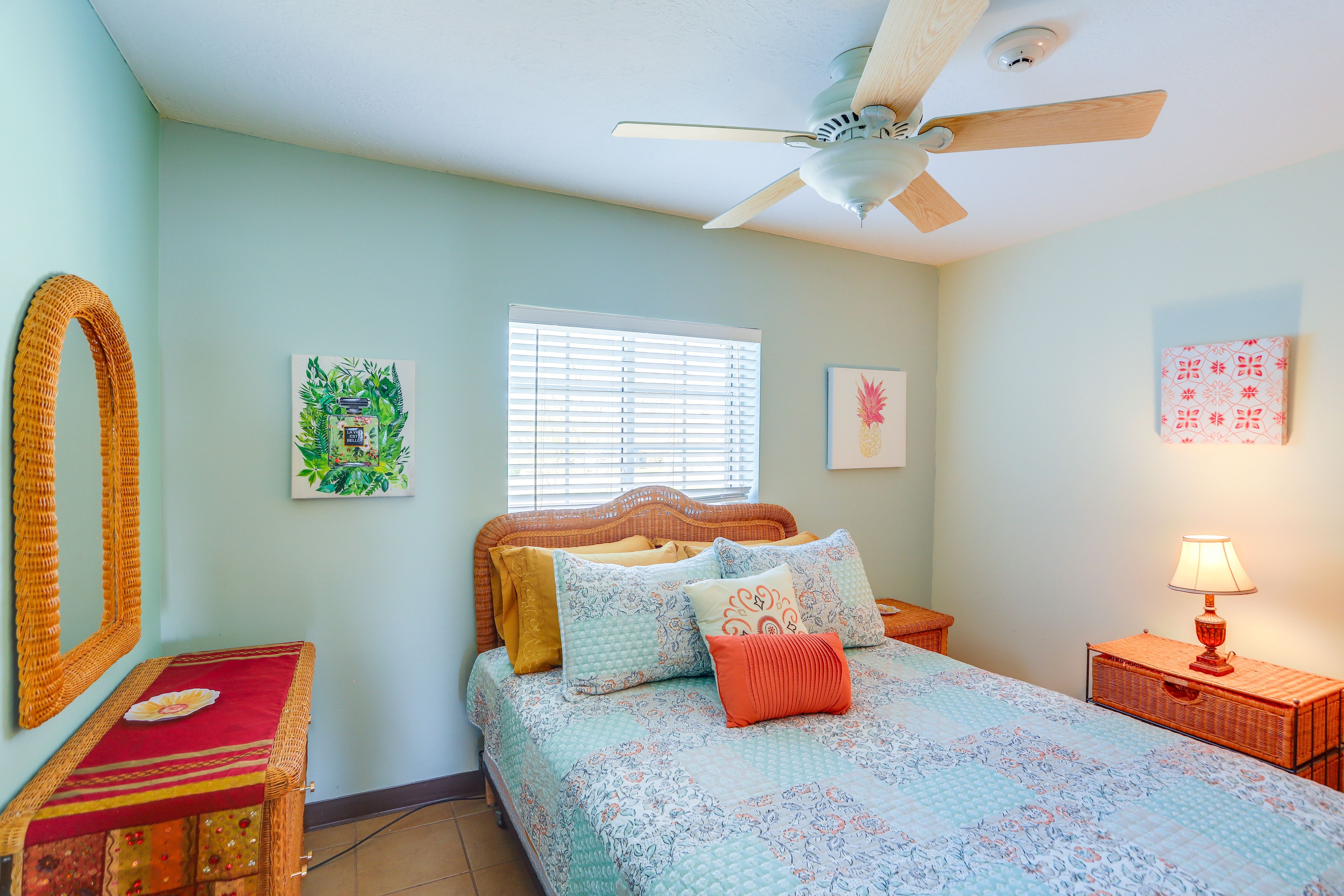 Bedroom 1 | Queen Bed