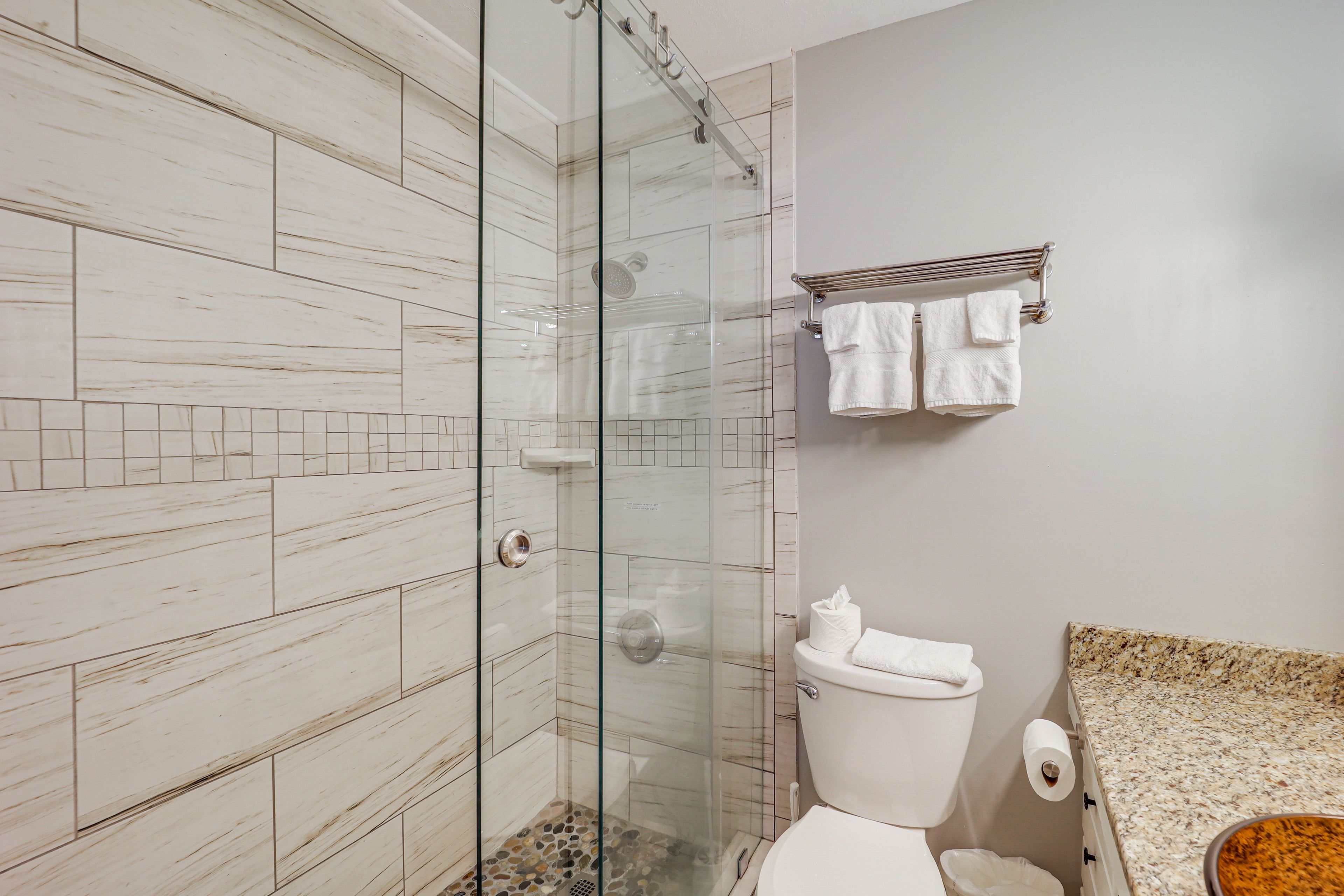 En-Suite Bathroom | Towels & Linens Provided | Main Level