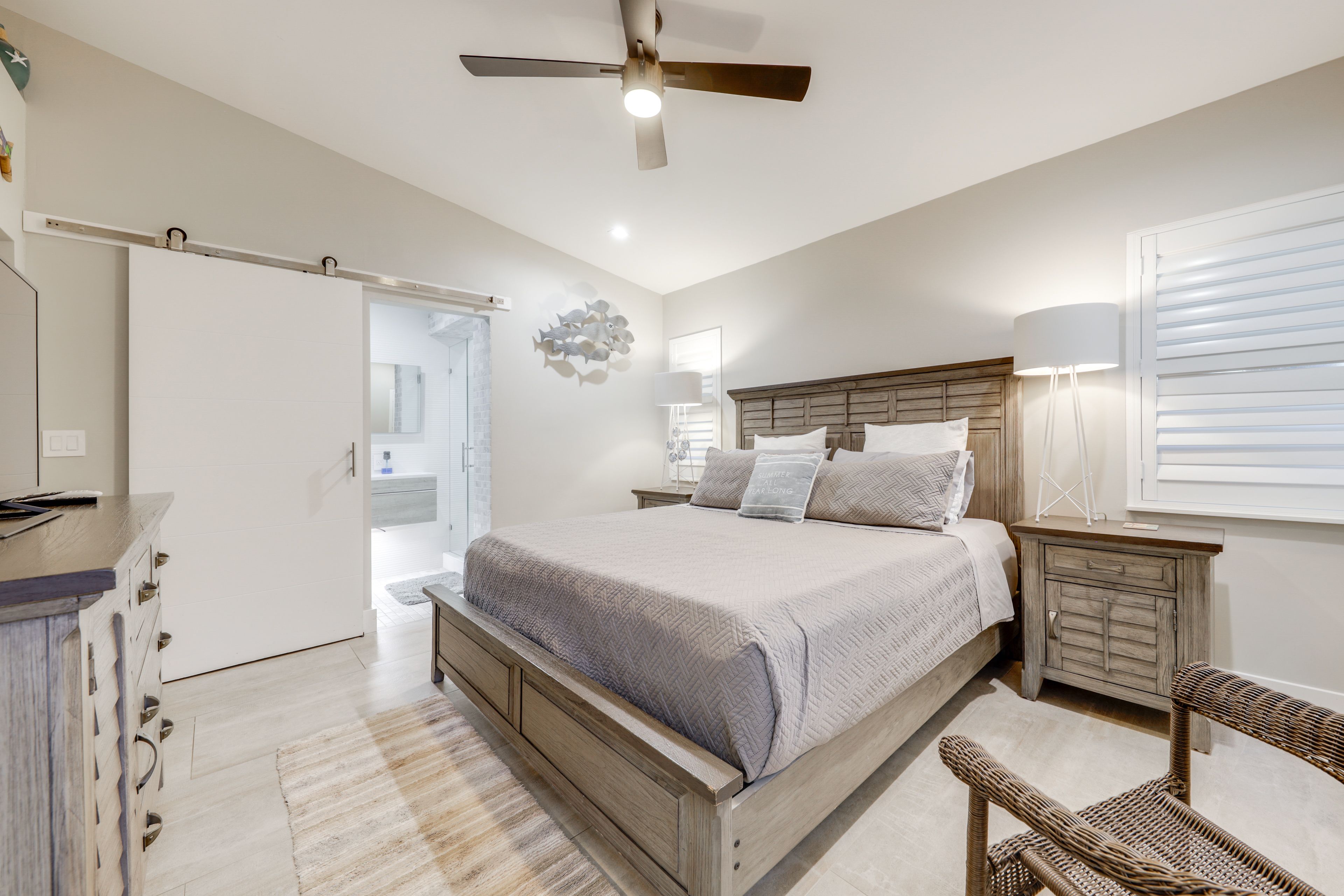 Bedroom 1 | King Bed