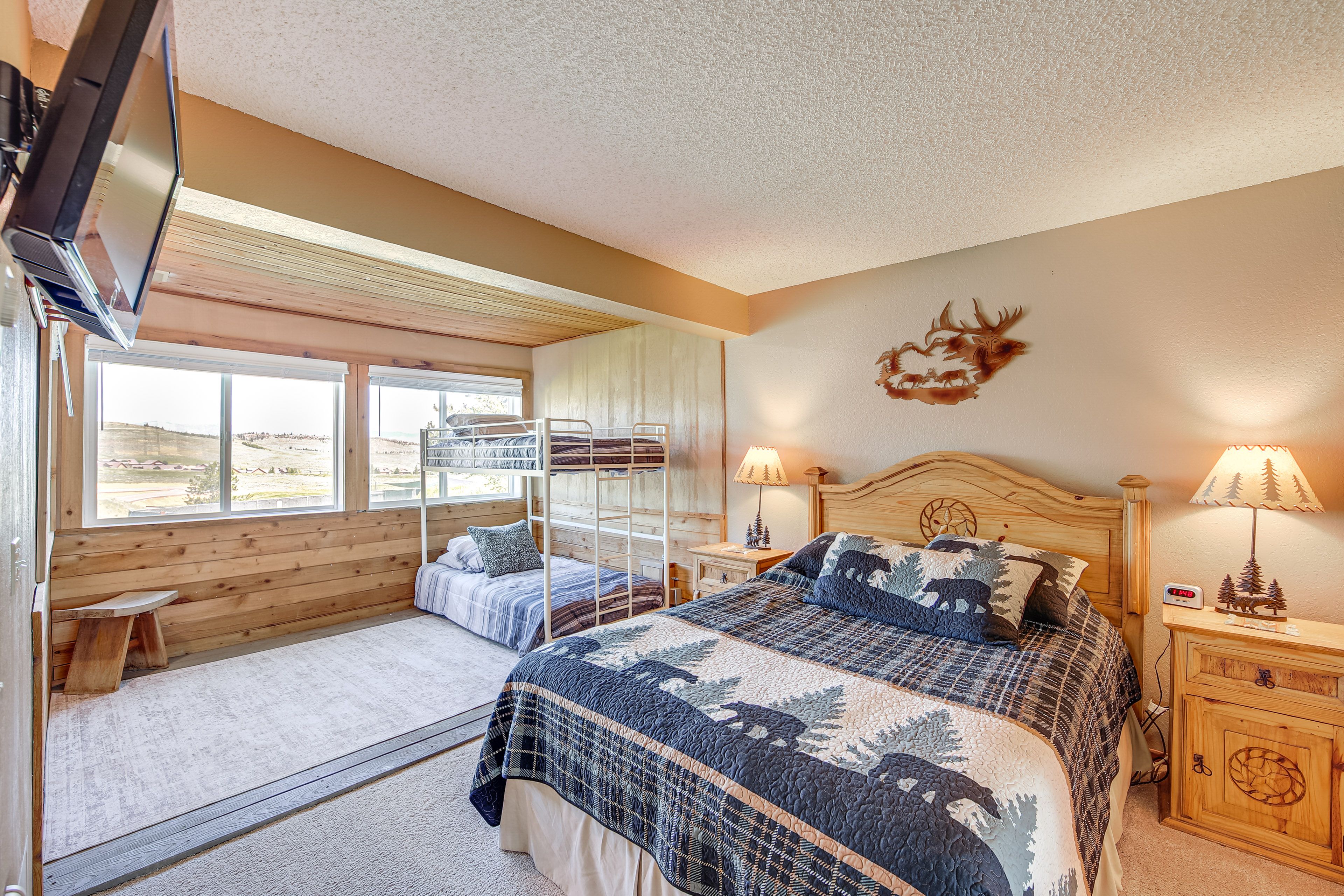Bedroom 1 | Queen Bed | Twin Bunk Bed | En-Suite Bathroom