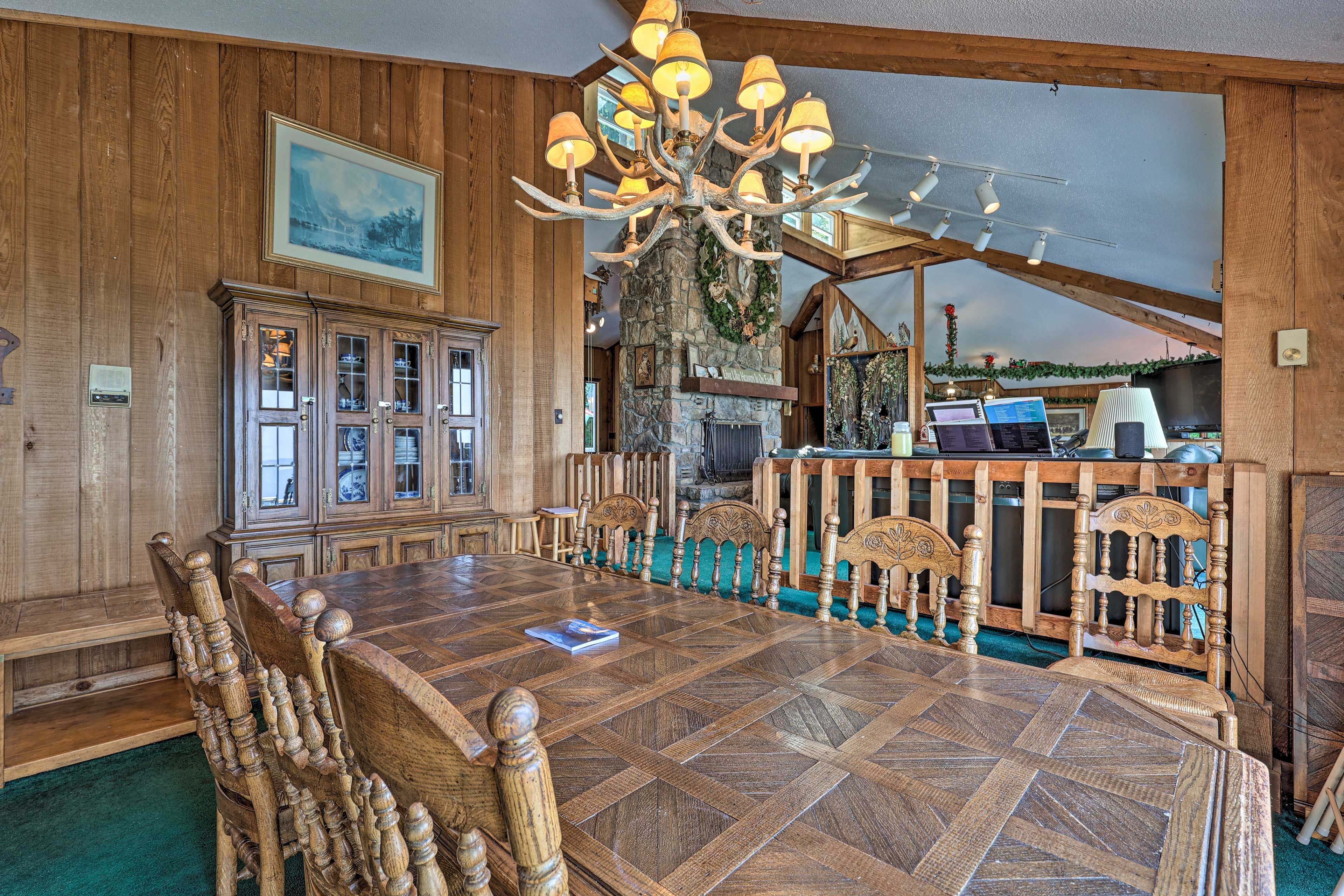 Dining Area | Dishware Provided