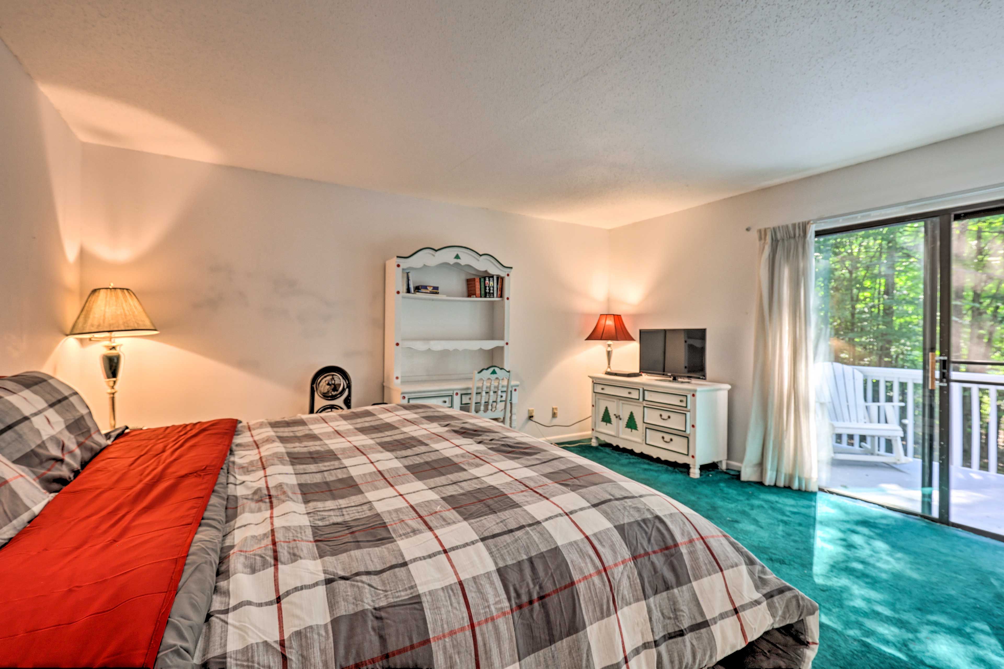 Bedroom 2 | King Bed | 1st Floor