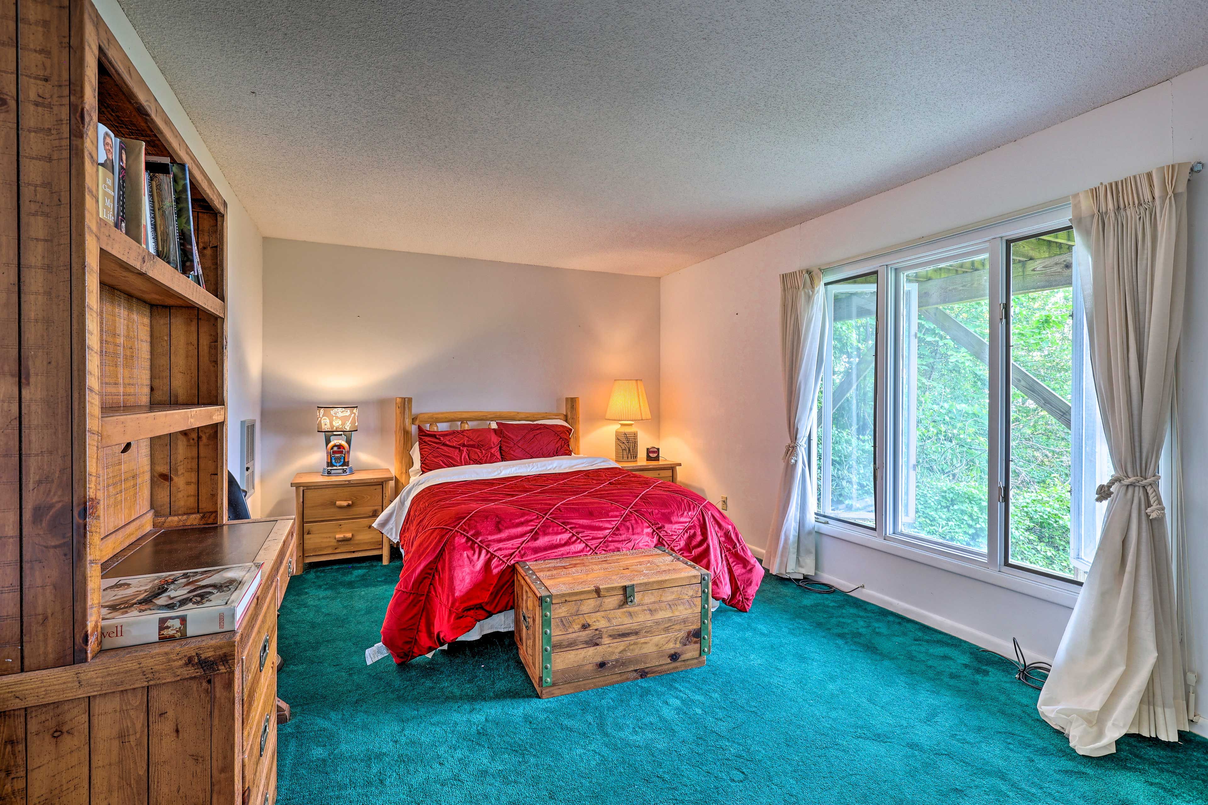 Bedroom 3 | Queen Bed | 1st Floor