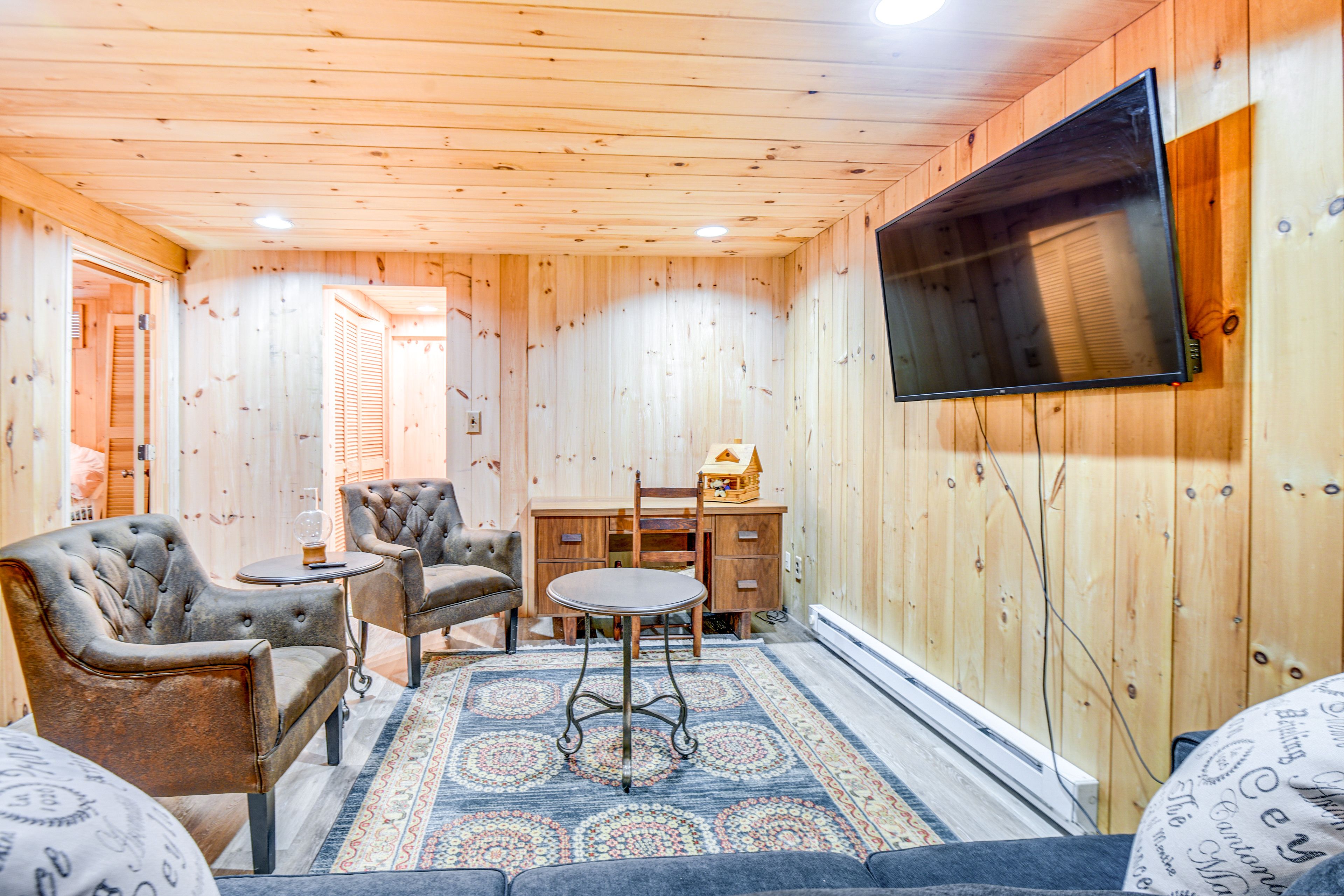 Family Room | Smart TV | Ground Floor