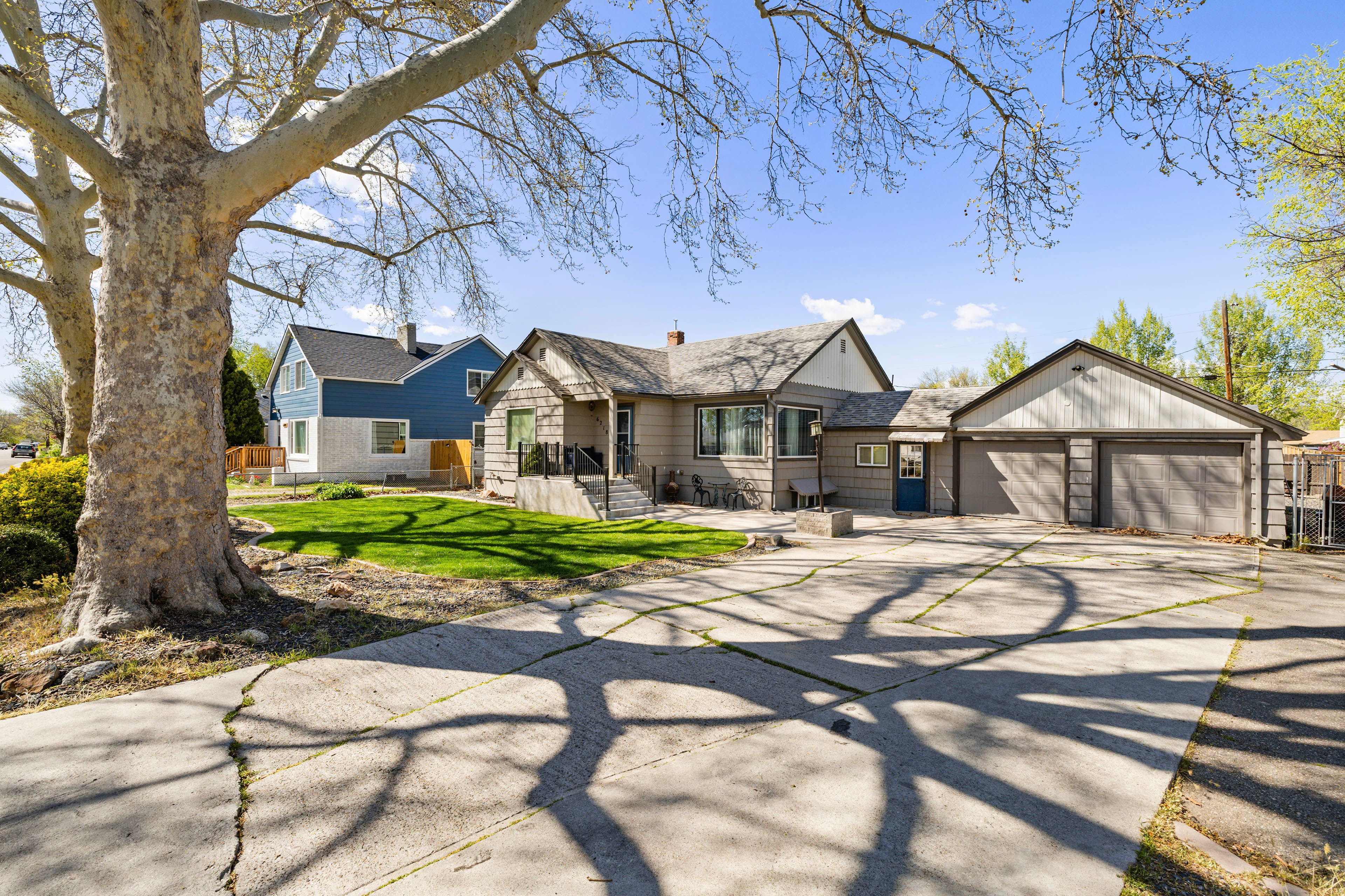 Parking | Driveway (3 Vehicles) | Street Parking