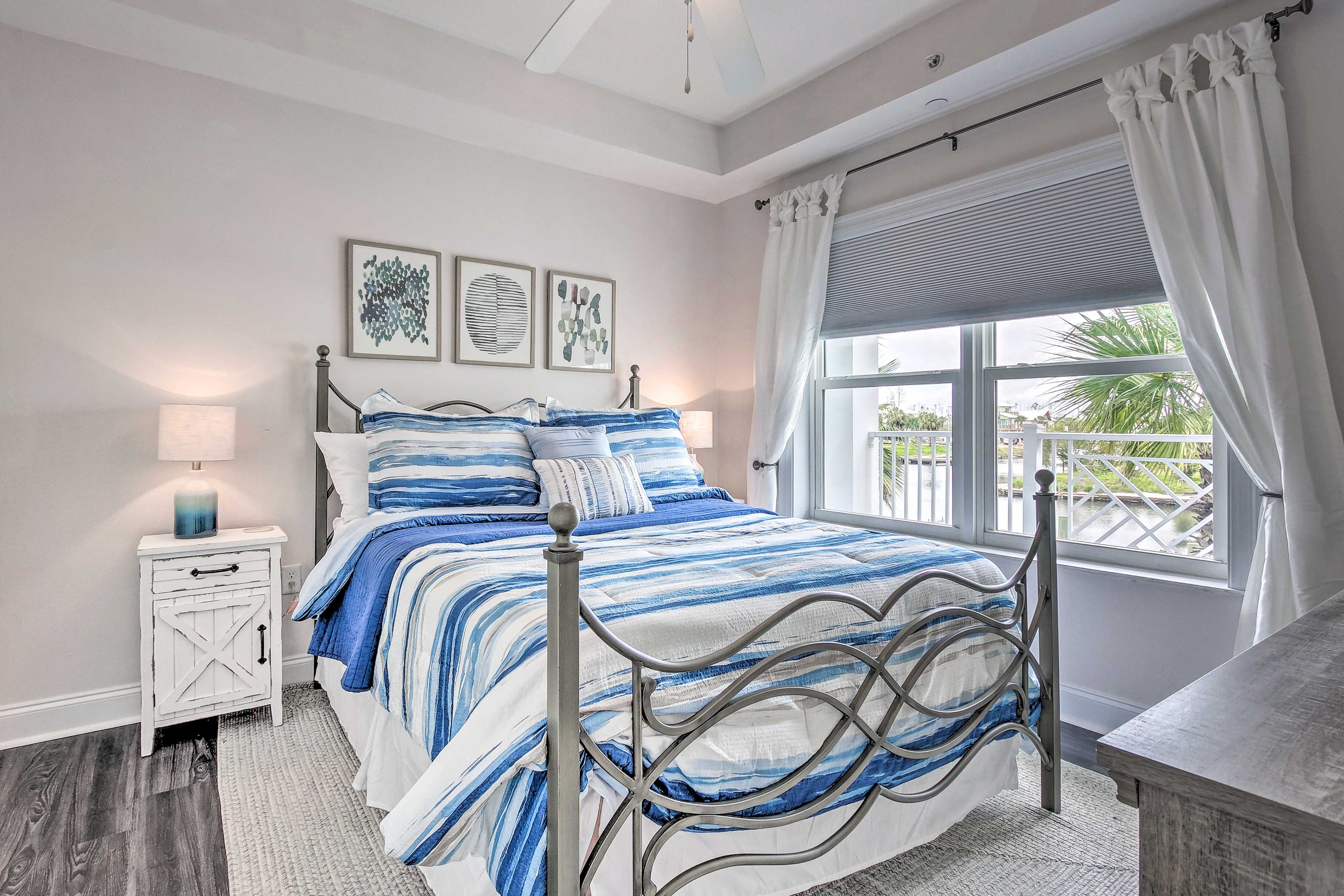 Bedroom 2 | Queen Bed