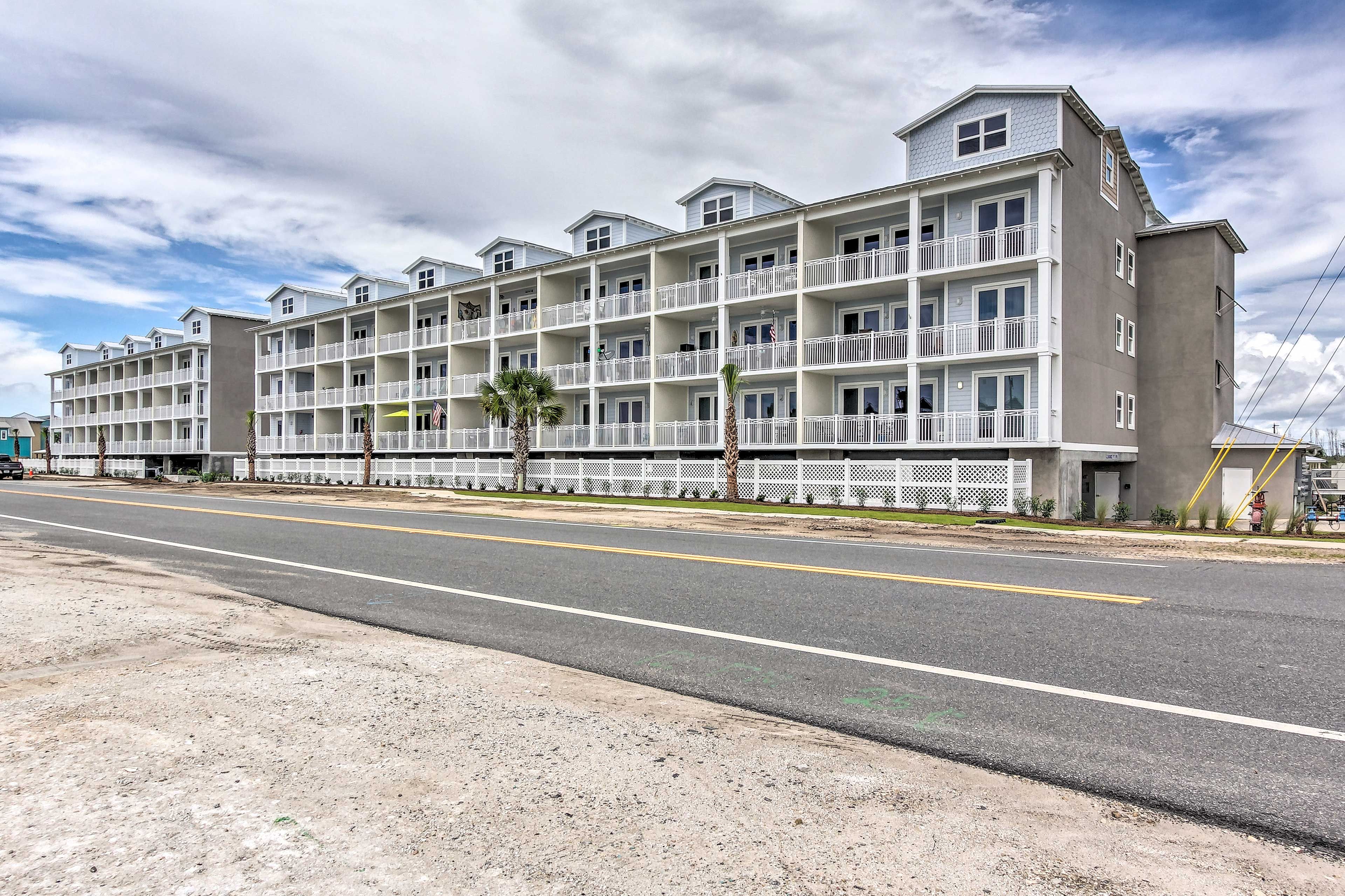 Parking | Garage (1 Vehicle) | Open Lot