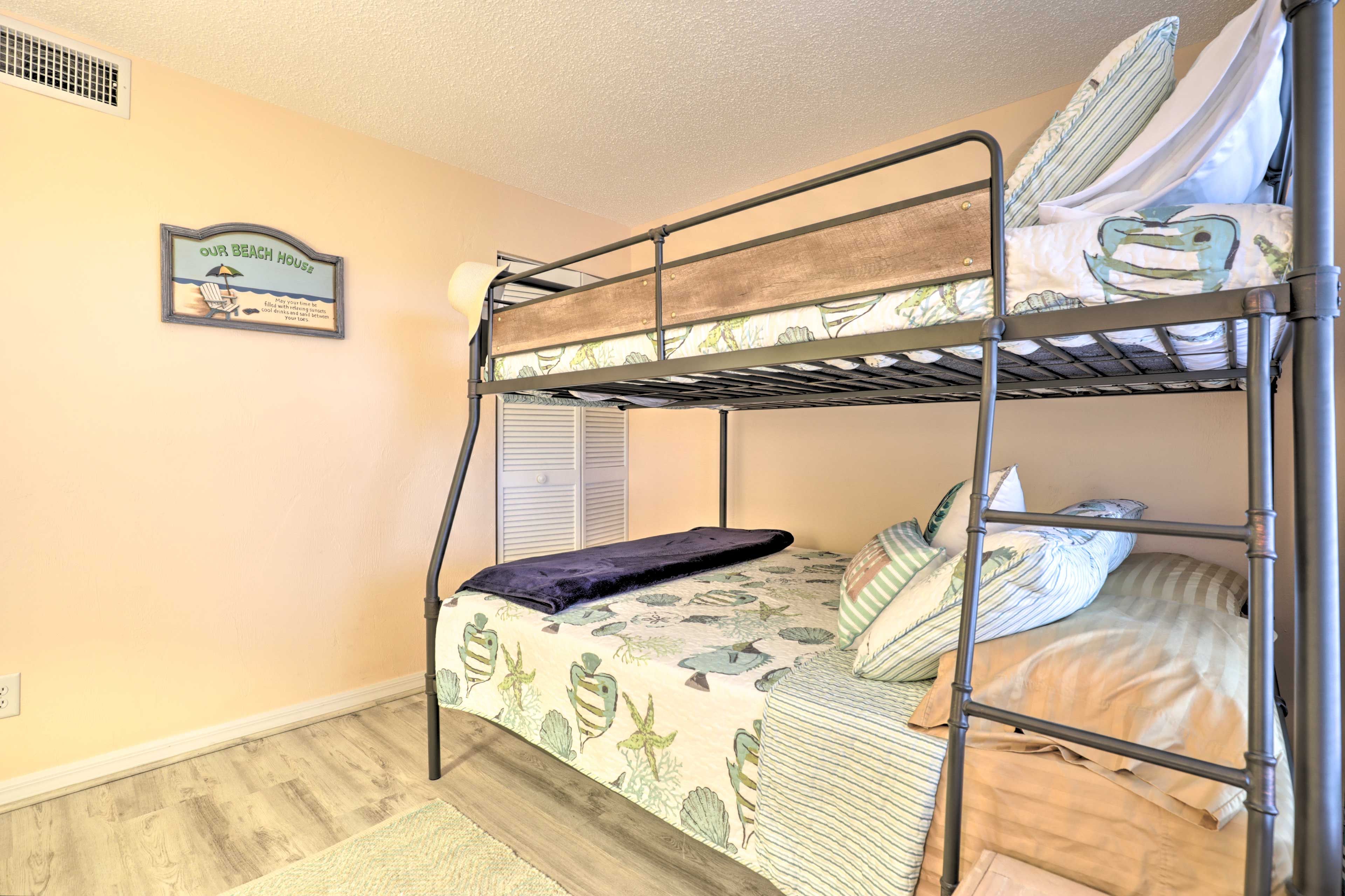 Top or bottom bunk? Each bed accommodates 2 guests!