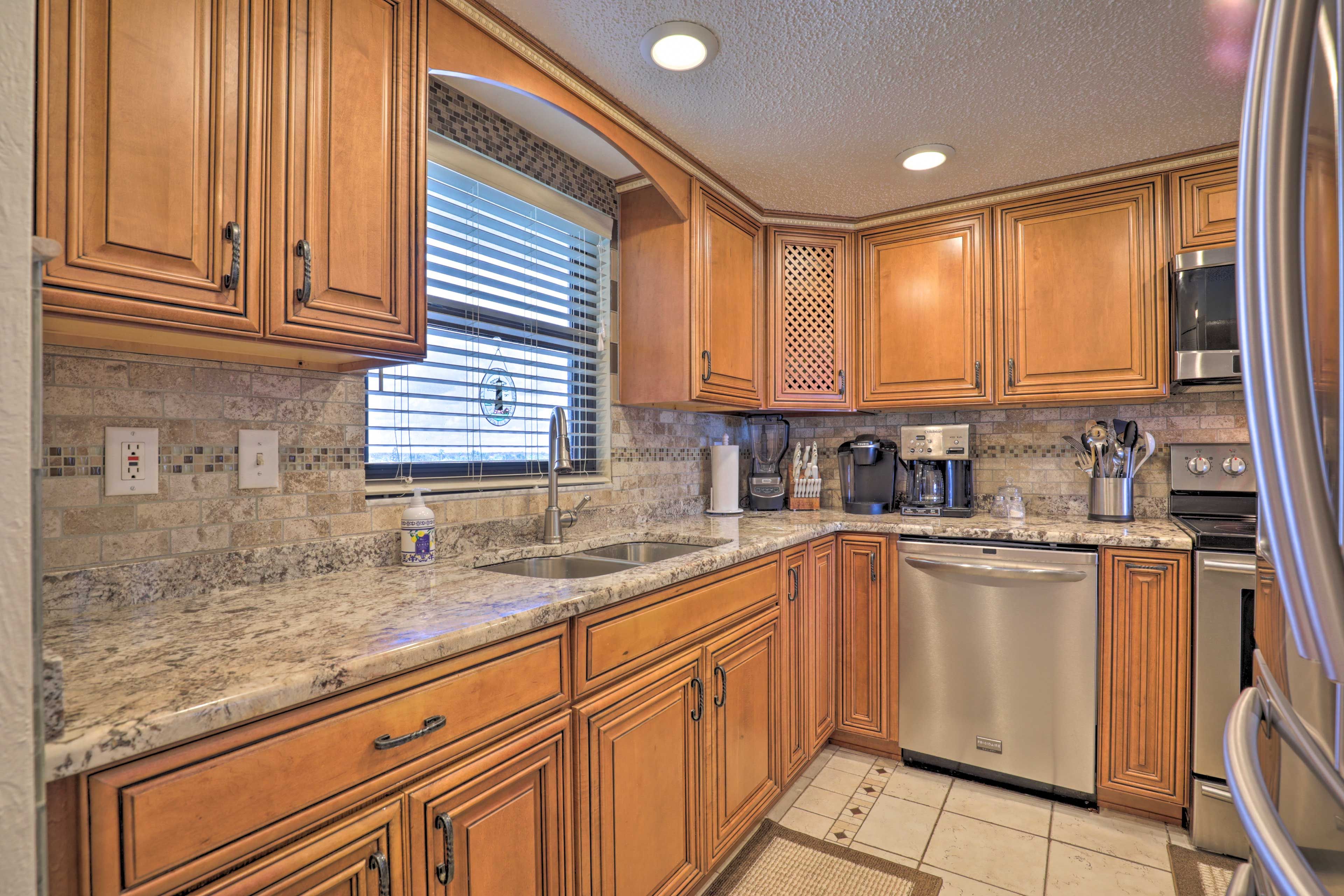 The ample counter space makes mealtime a breeze.