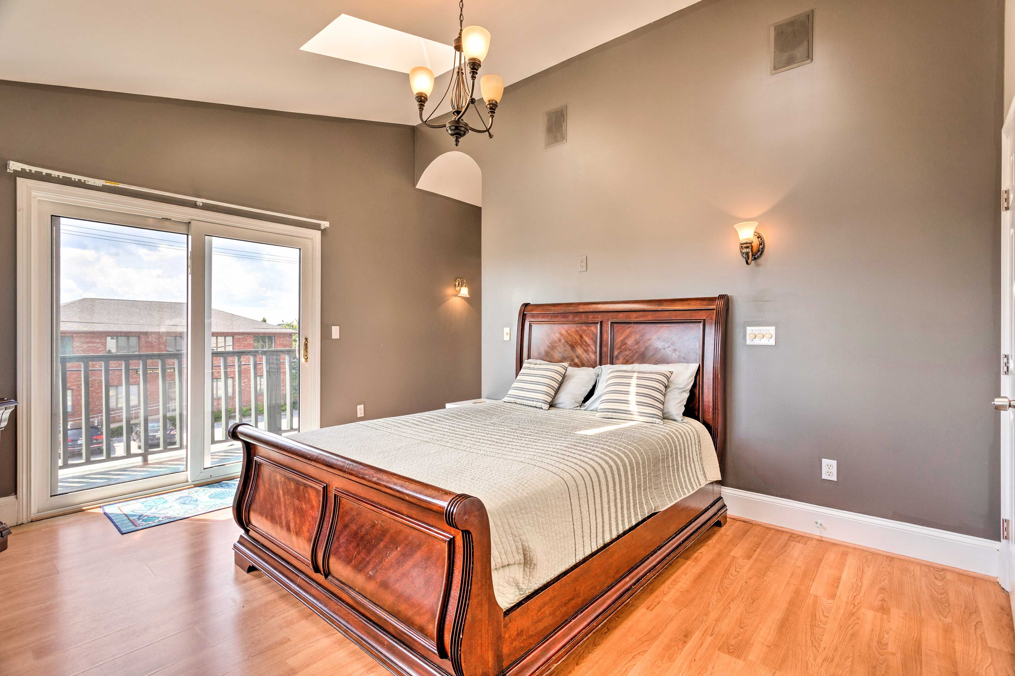 Bedroom 1 | Queen Bed | Linens Provided