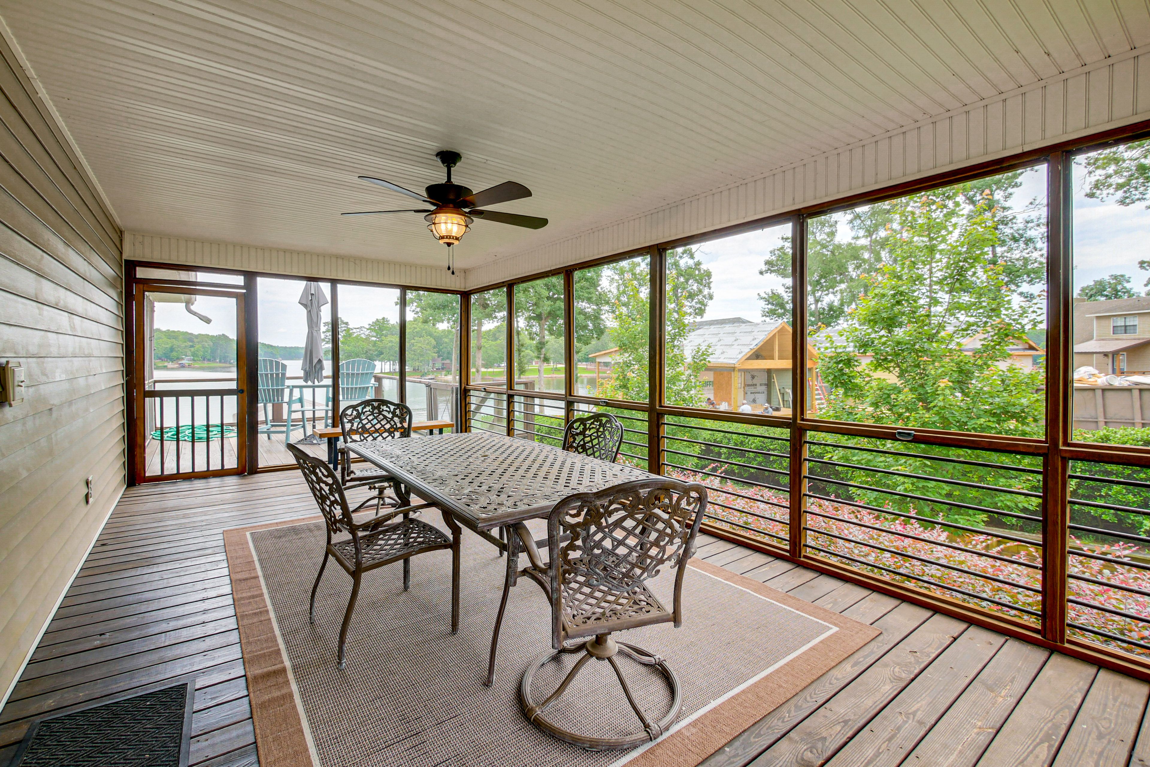 Screened-In Porch