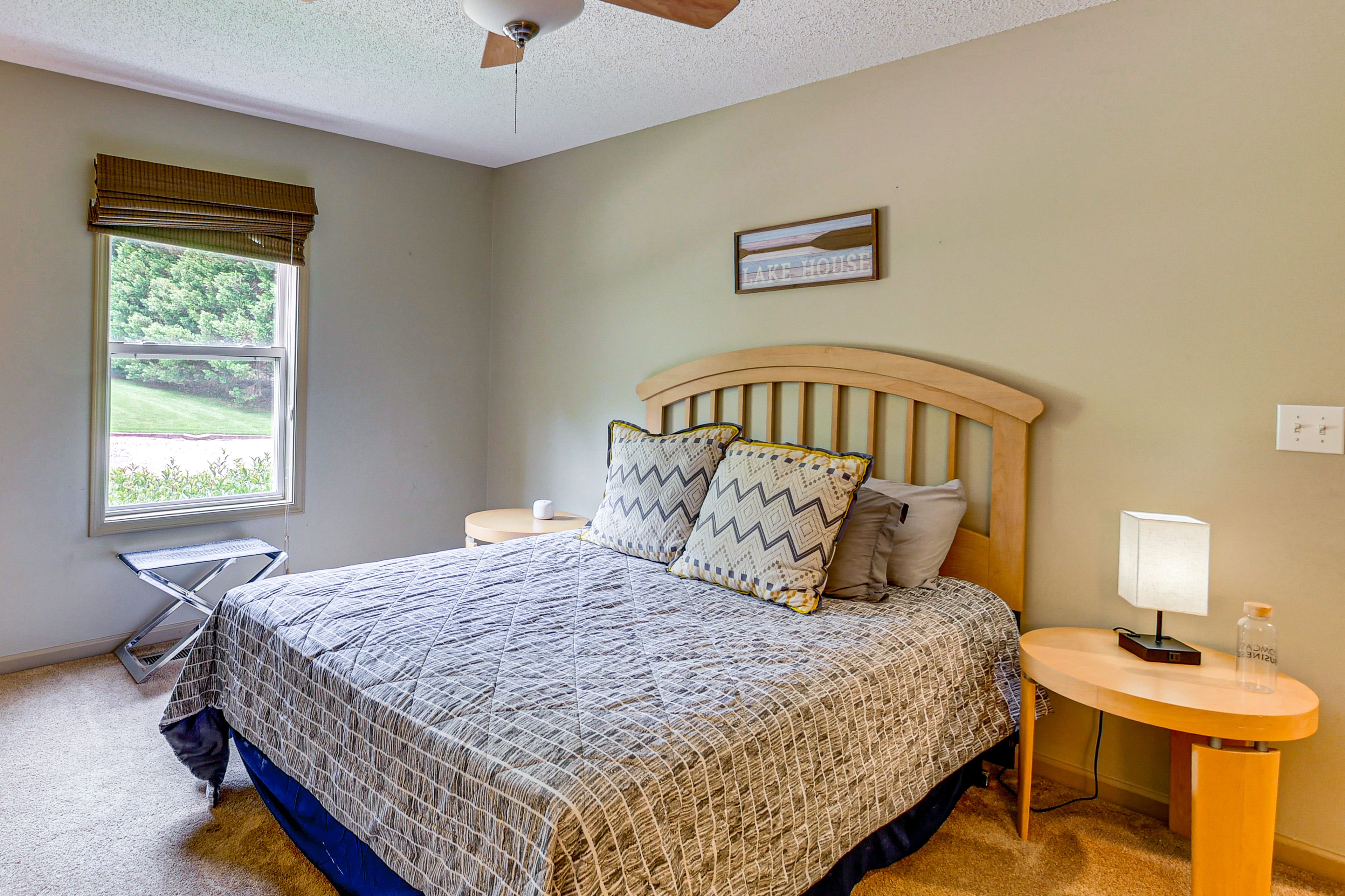 Bedroom 4 | Queen Bed