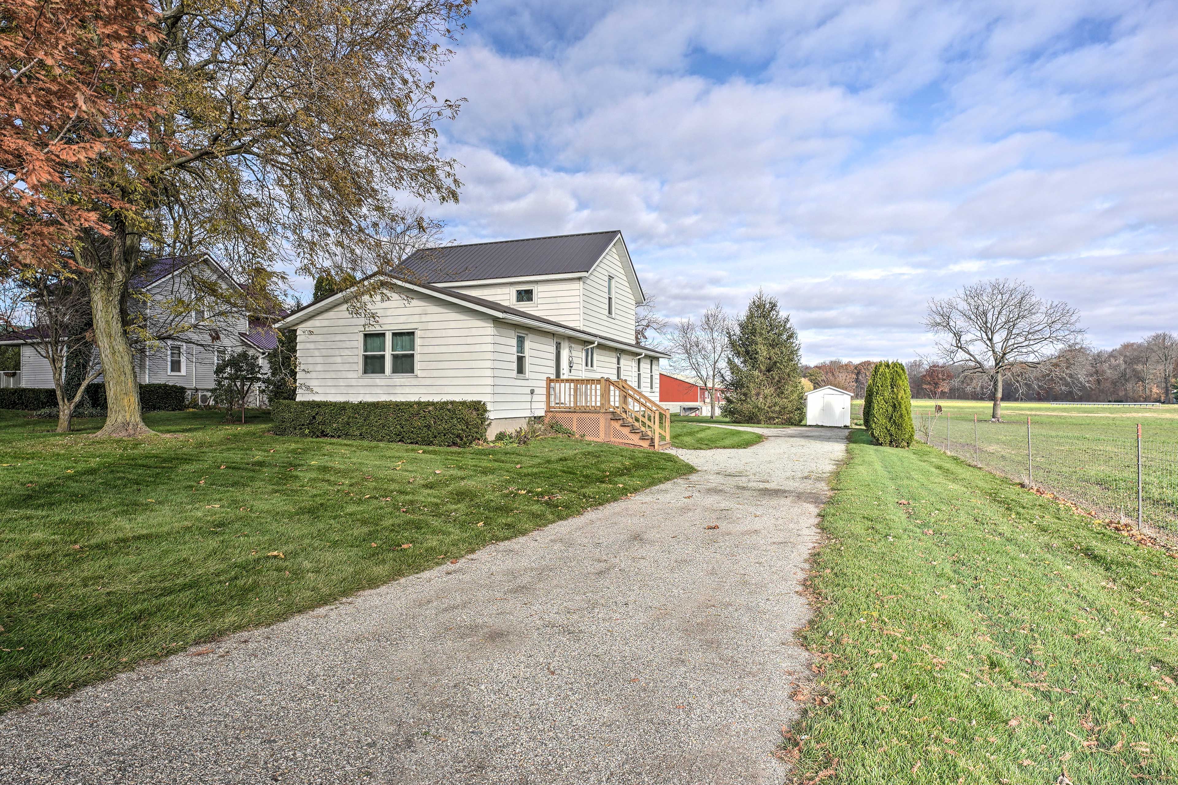 Driveway (5 vehicles) | RV/Trailer Parking