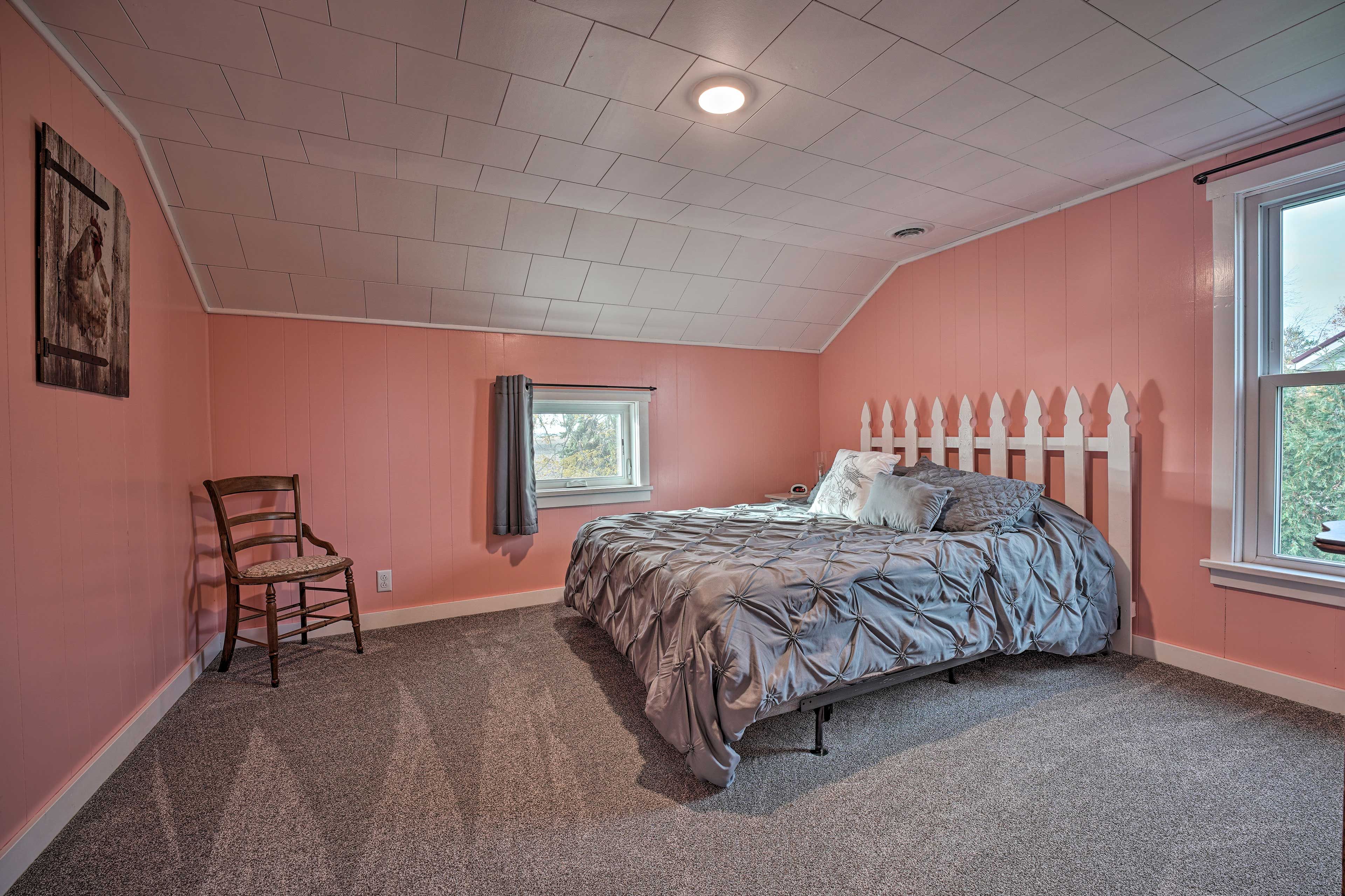 Bedroom 1 | Queen Bed