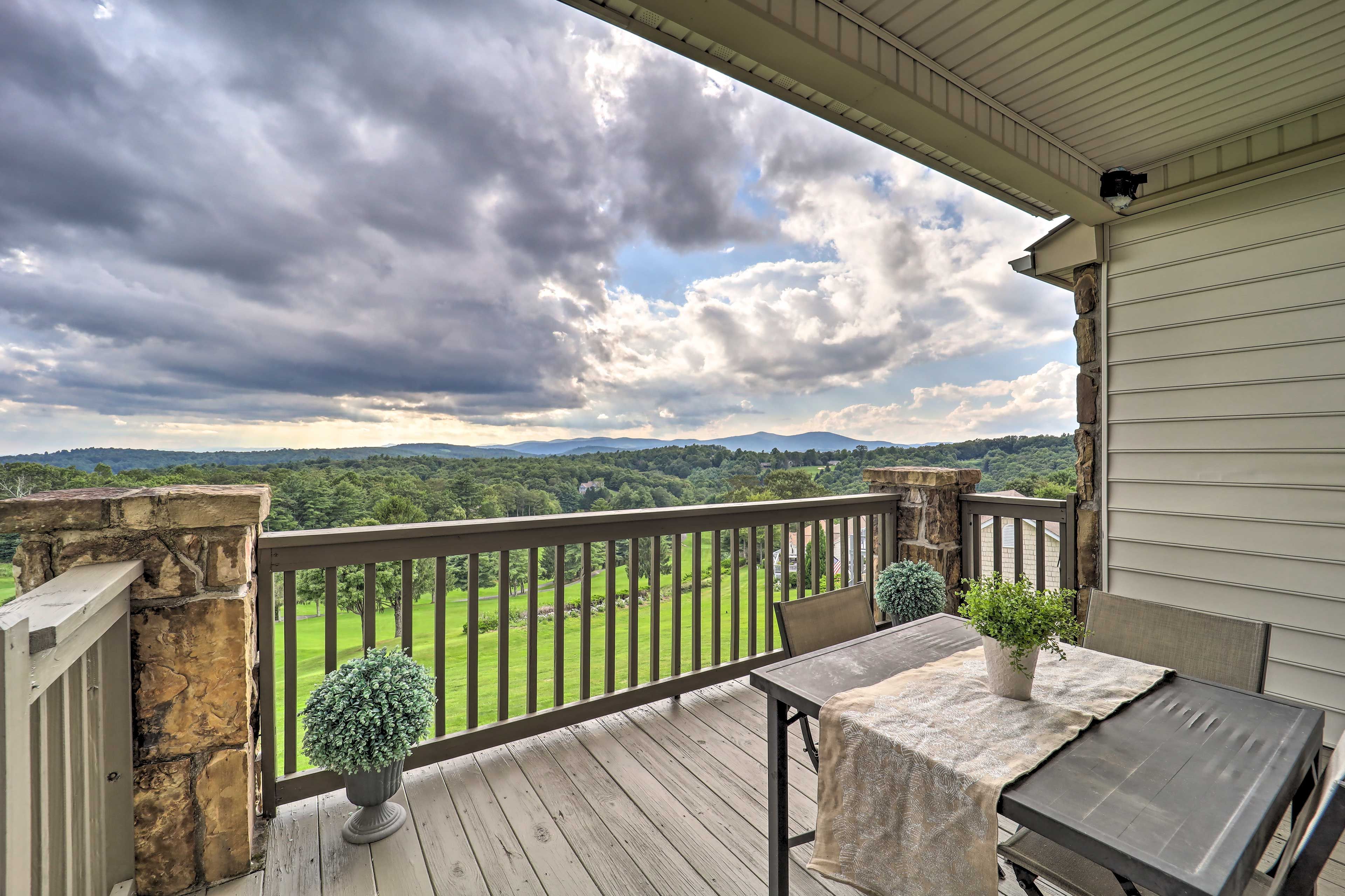 Roaring Gap Vacation Rental Condo | 2BR | 2BA | 1,578 Sq Ft | Stairs Required