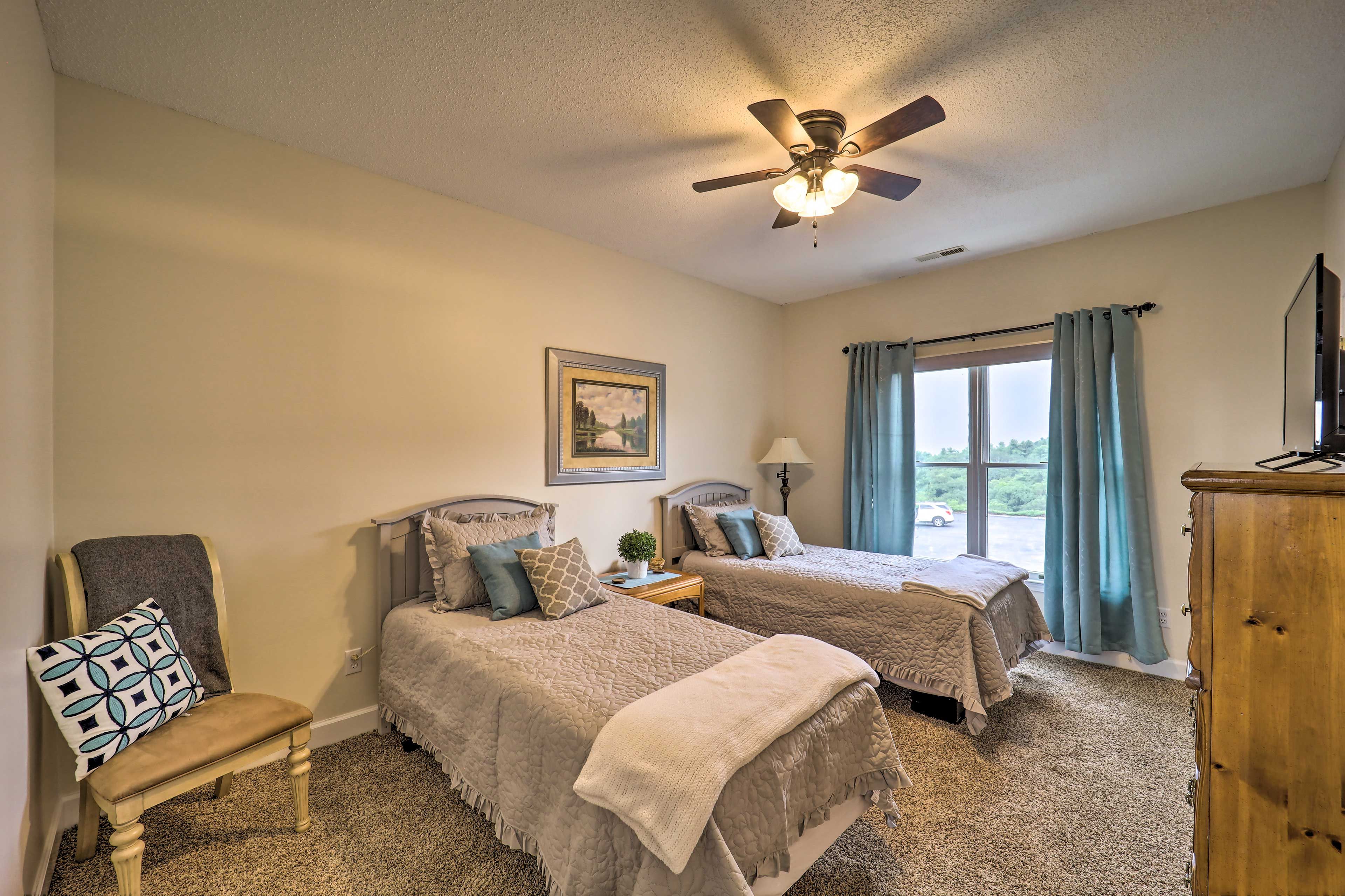 Bedroom 2 | 2 Twin Beds
