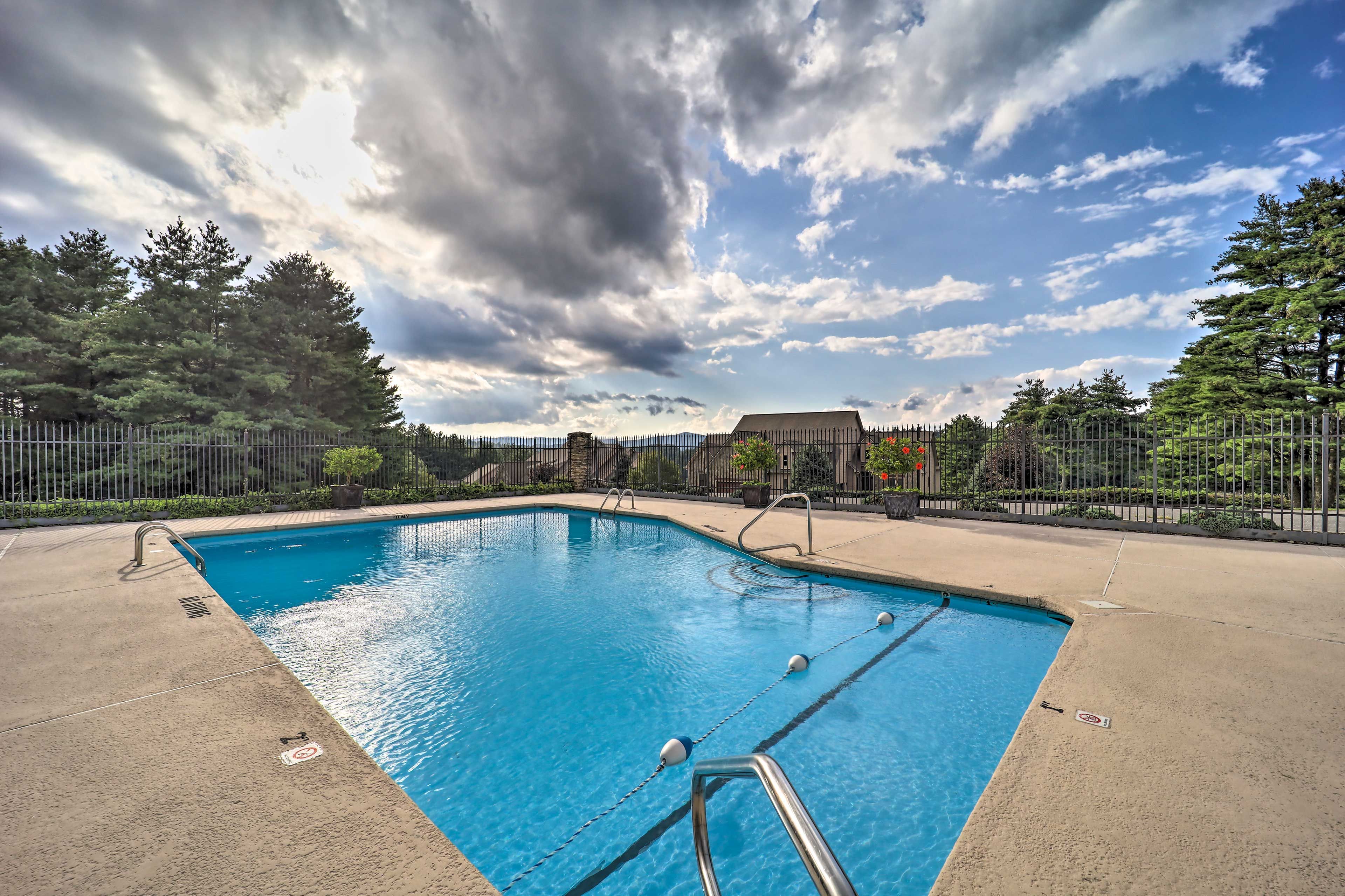 Resort Amenities | Outdoor Pool