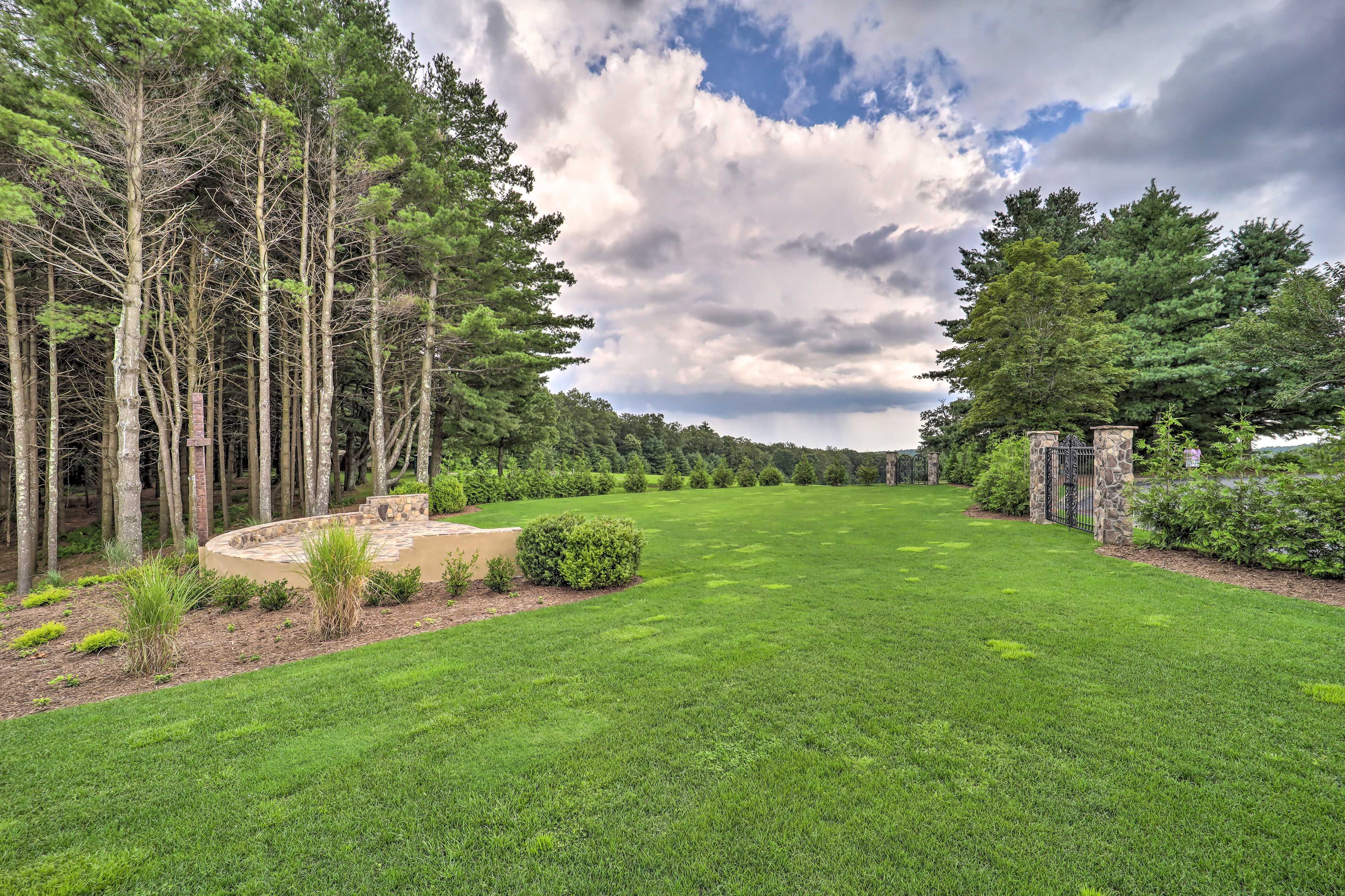 Resort Amenities | Landscaped Grounds