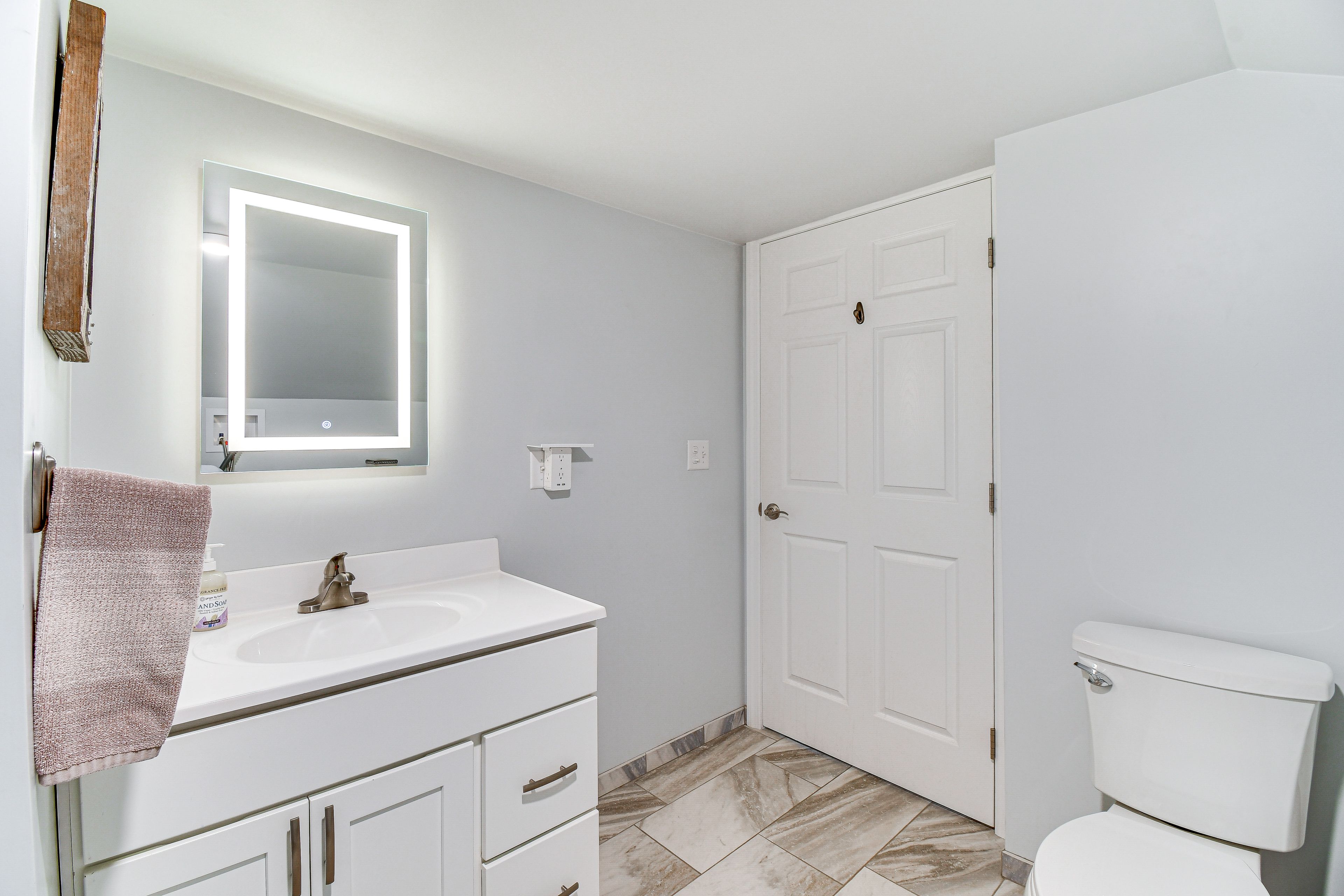 Full Bathroom | Complimentary Toiletries | Hair Dryer