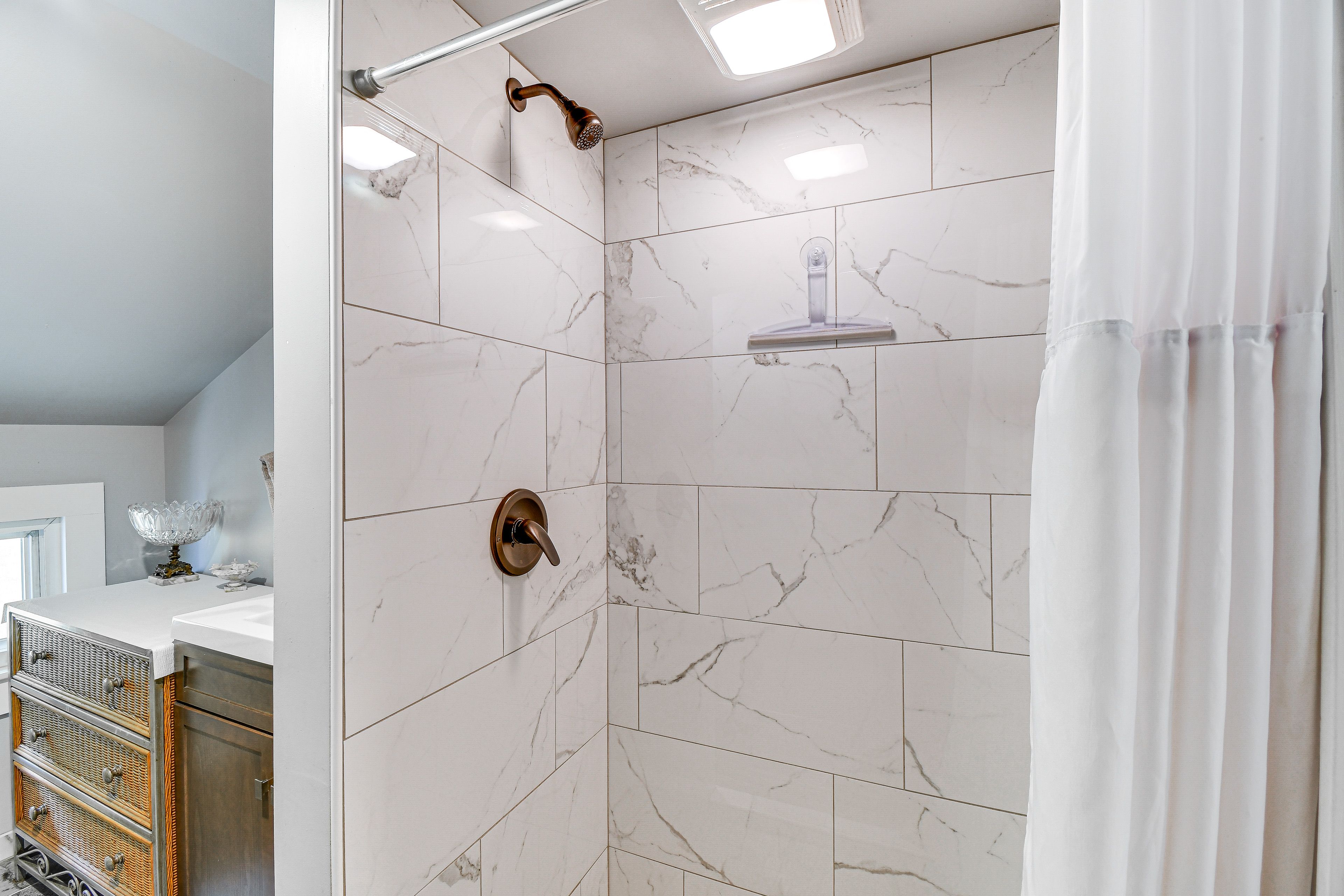 Full Bathroom | Linens & Towels