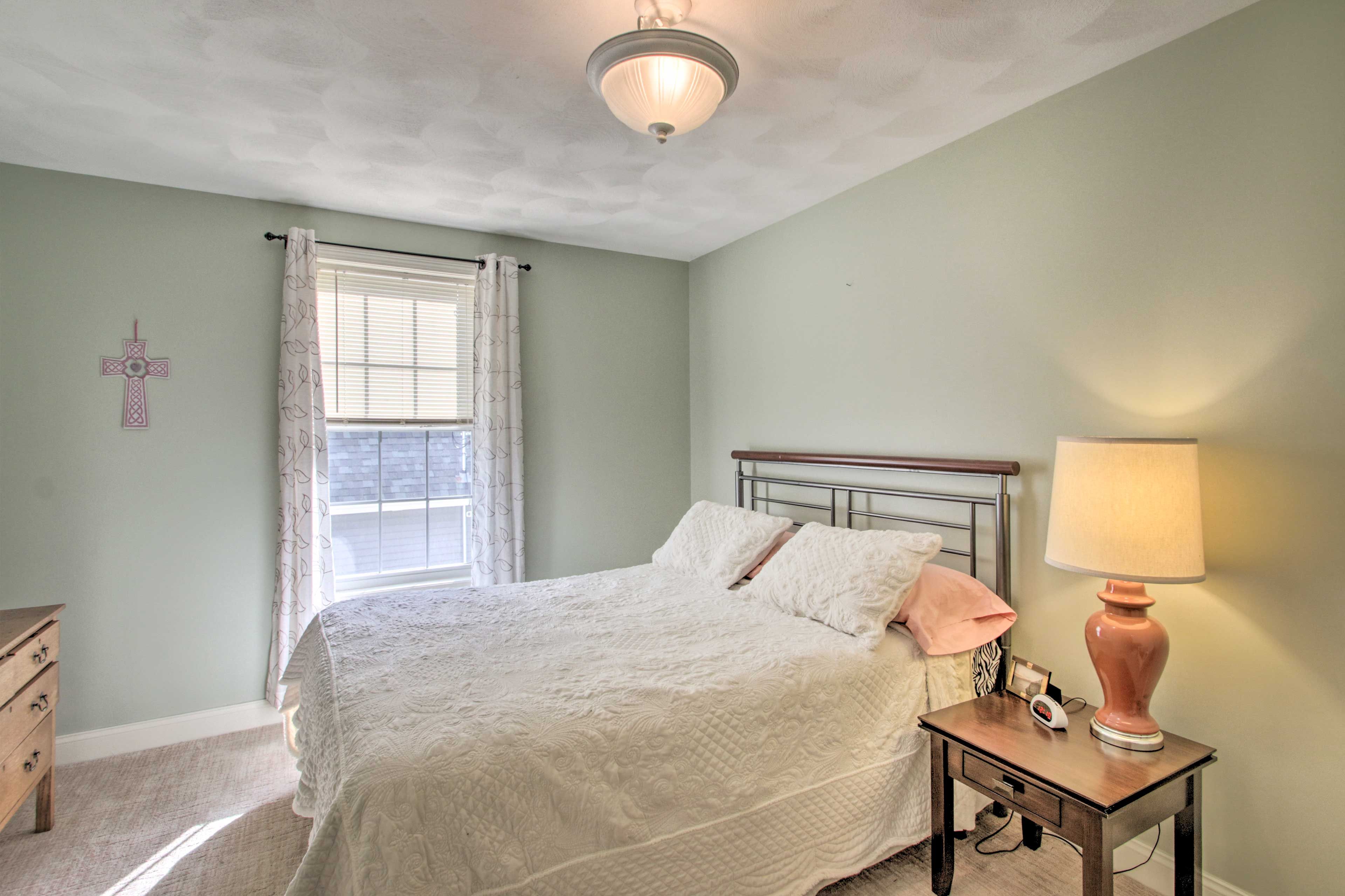 Bedroom 2 | Queen Bed
