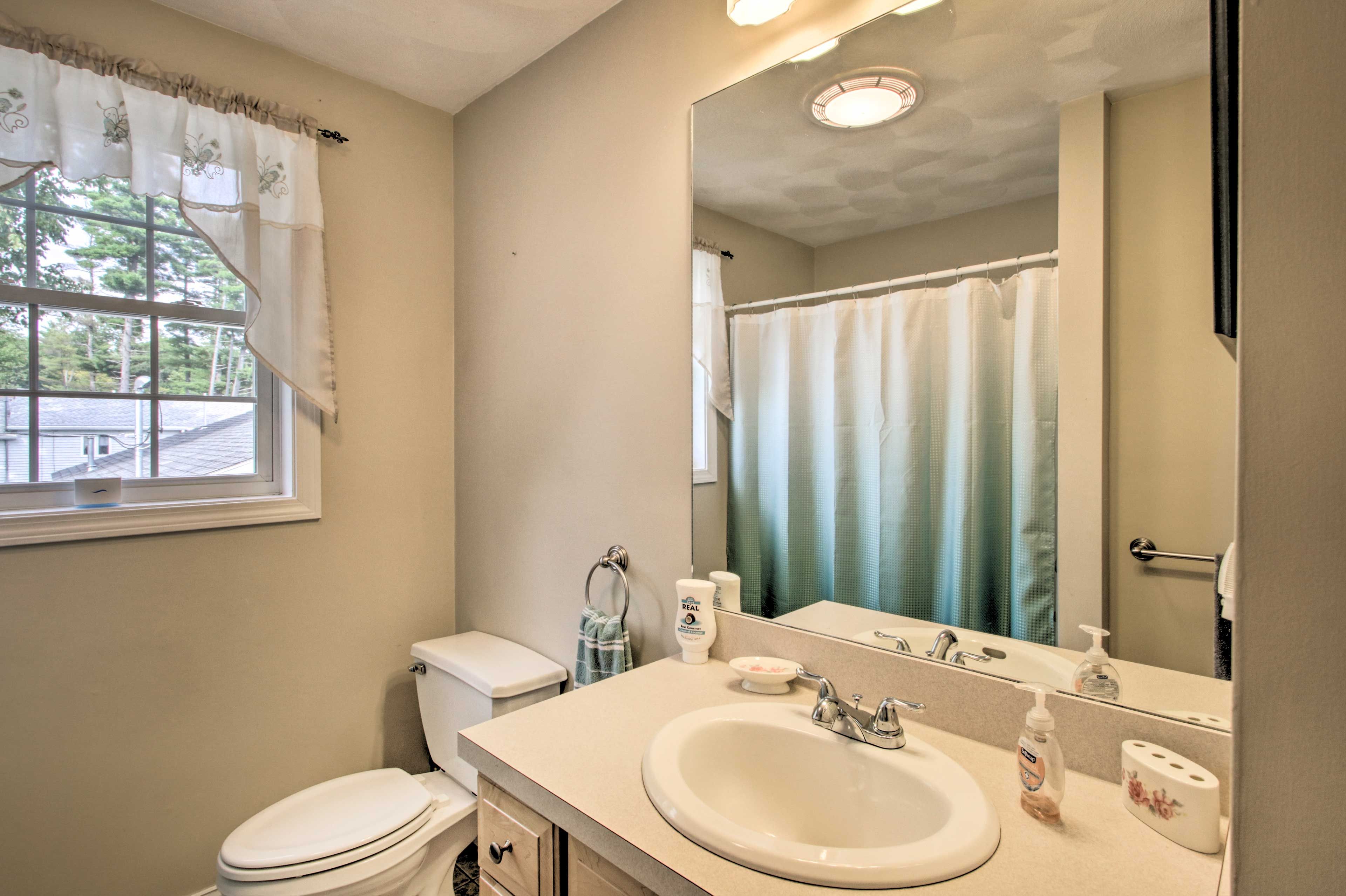 Full Bathroom | Hair Dryer