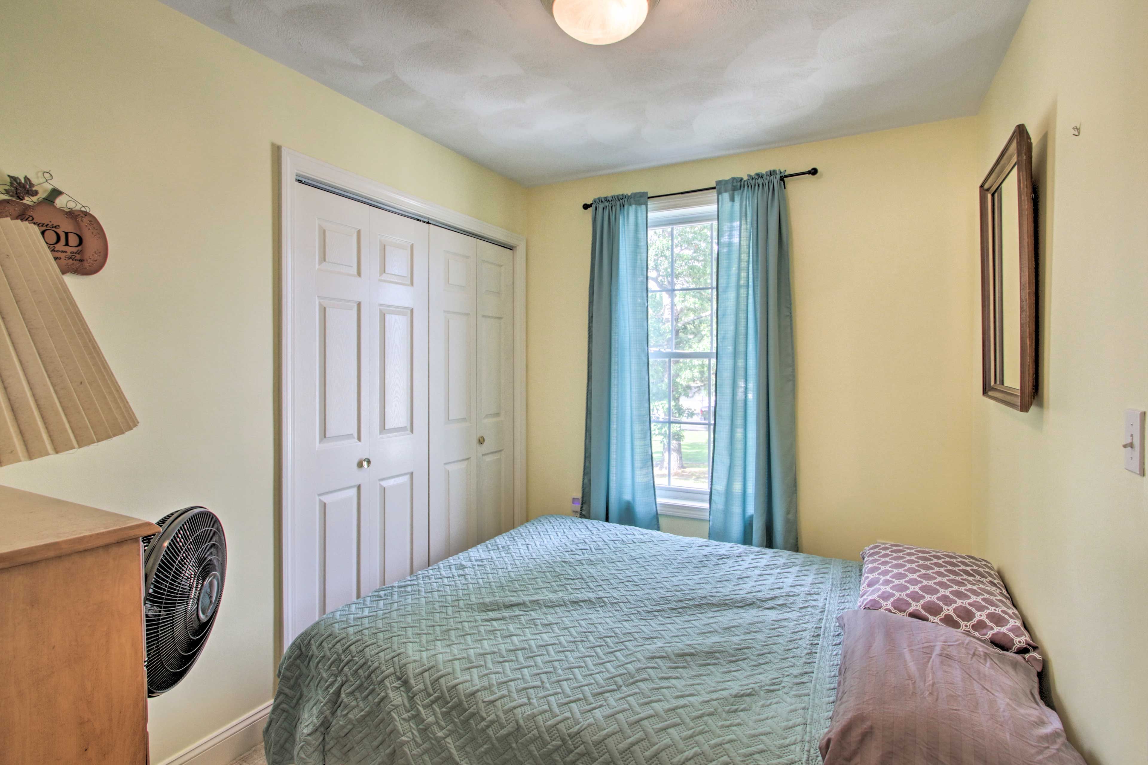 Bedroom 3 | Queen Bed