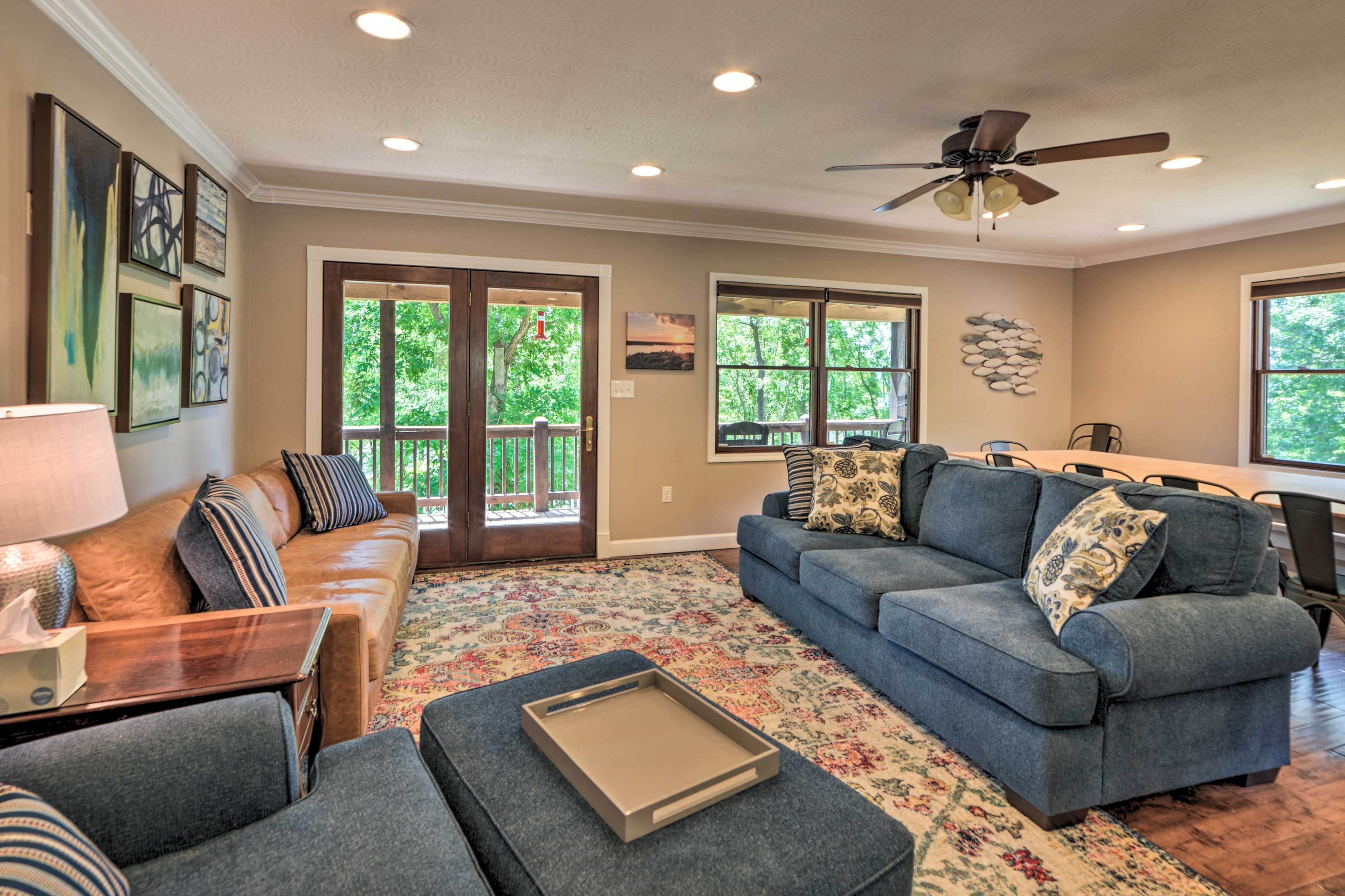 Living Room | Free WiFi | Central A/C
