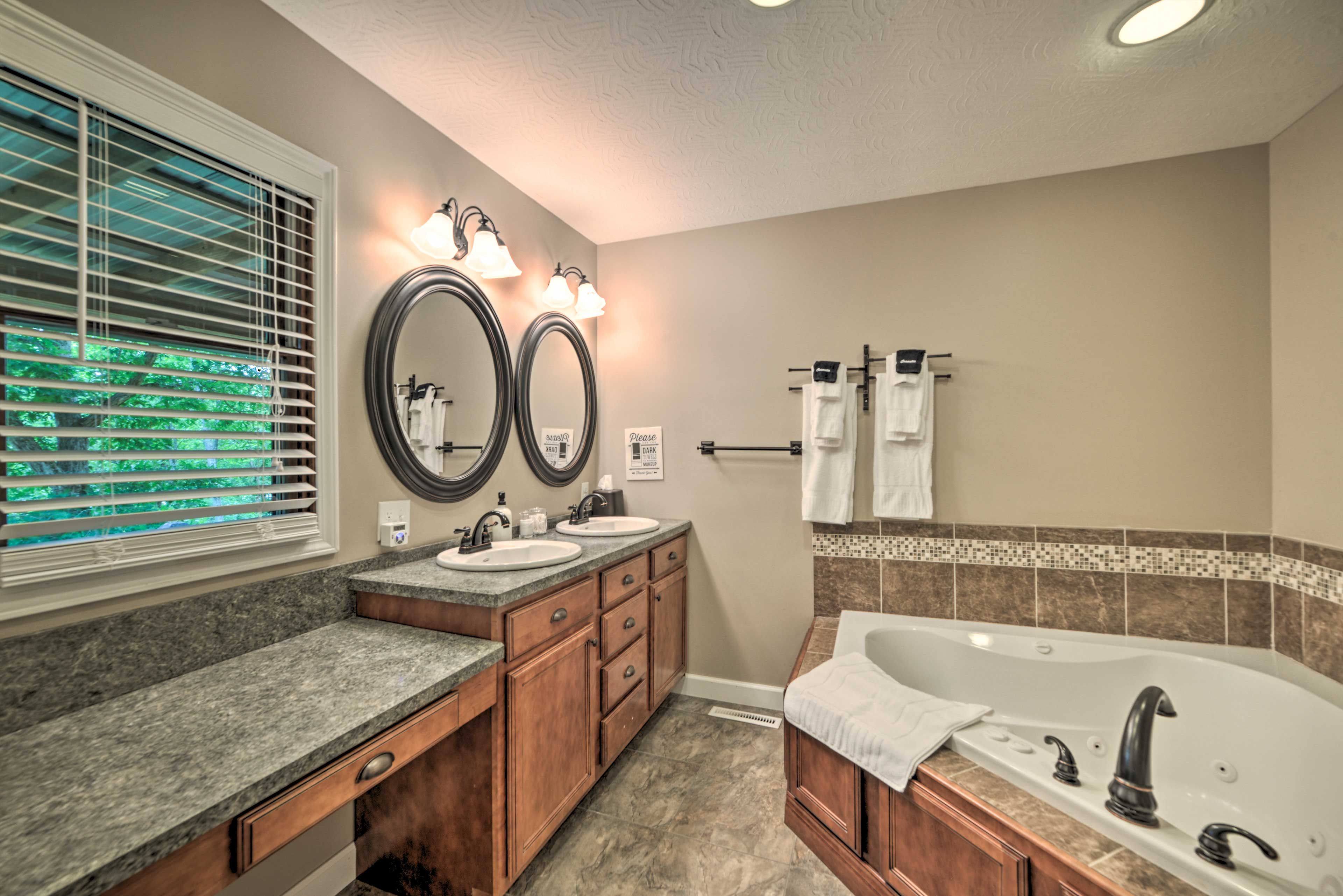 En-Suite Bathroom | Jetted Tub